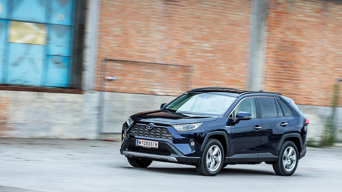 Toyota RAV4 Hybrid AWD-i: Harte Schale, leiser Kern