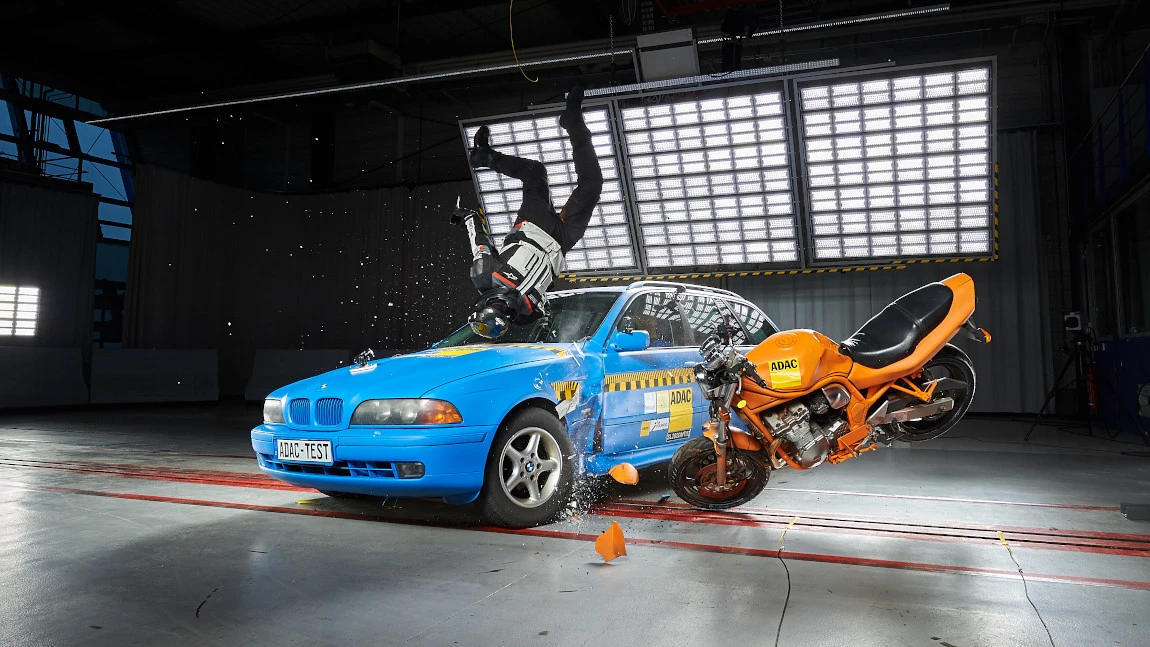 Airbag-Weste für Motorradfahrer: Die wichtigsten Infos [+Crashtest]