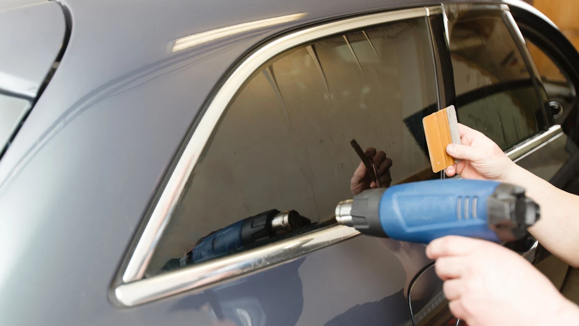 Autoscheiben folieren: Was man beachten muss
