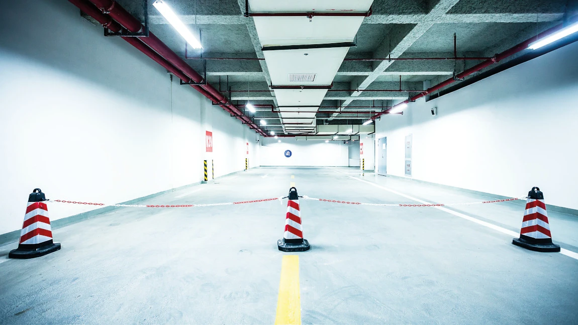 Alarm in der Tiefgarage: Brandgefahr von Elektroautos