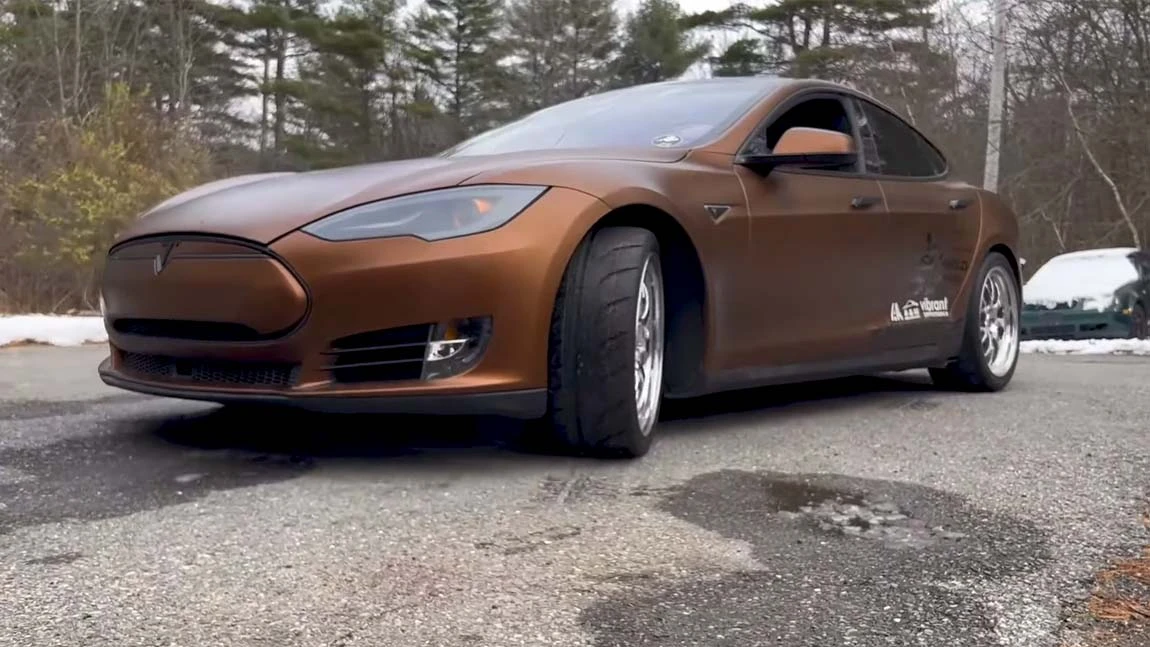 Der Tesla mit Camaro-V8