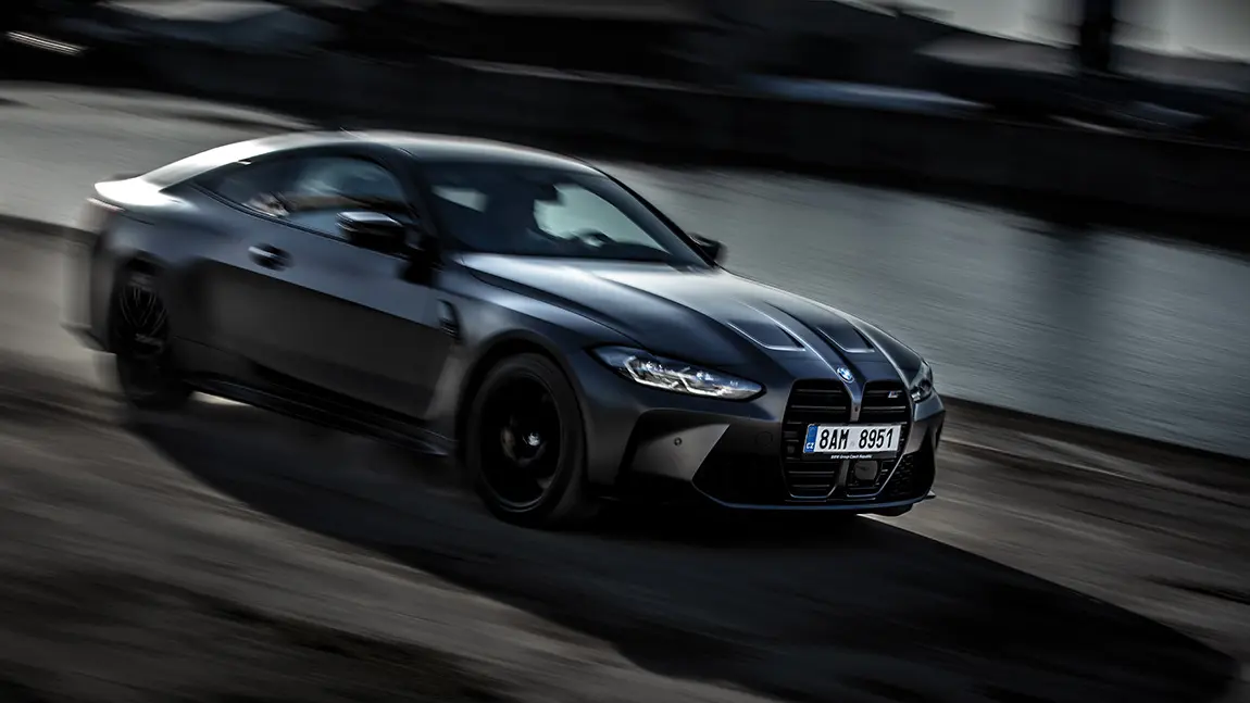 BMW M4 Competition: Ins Gefach verspreizt