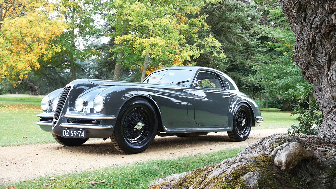 Alfa Romeo 6C-2500:  Mailands mattgraues Kriegskind