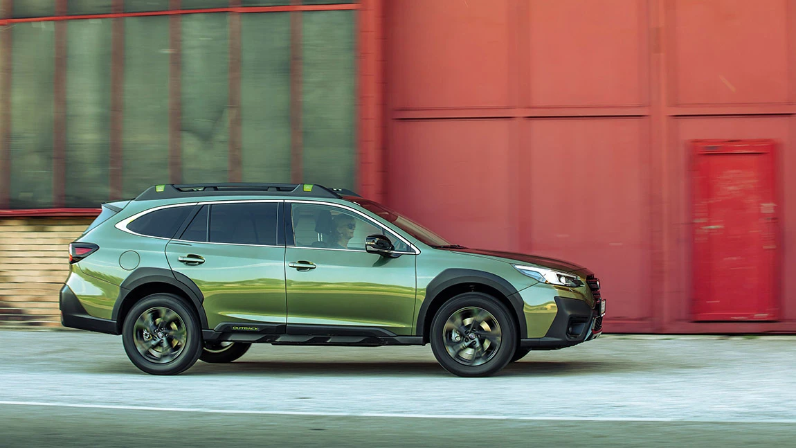 Subaru Outback: Big Kombi is watching you