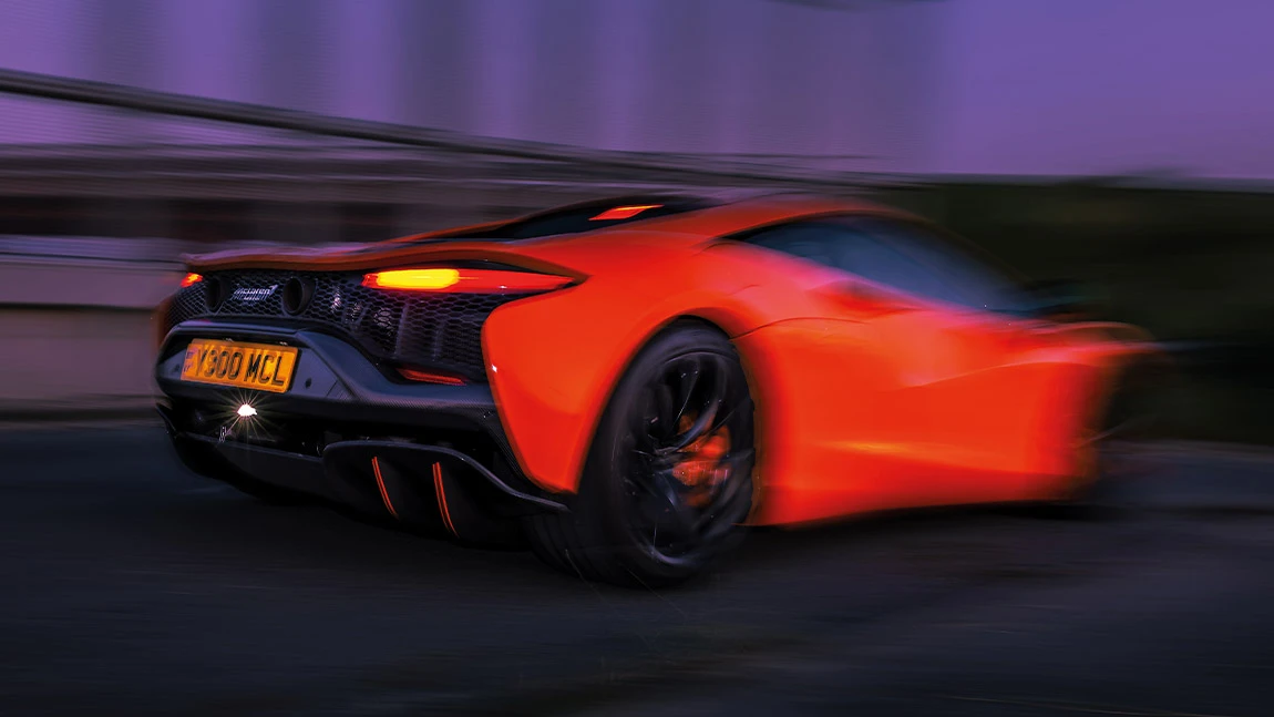 McLaren Artura: Sacht und achtsam, dass es kracht