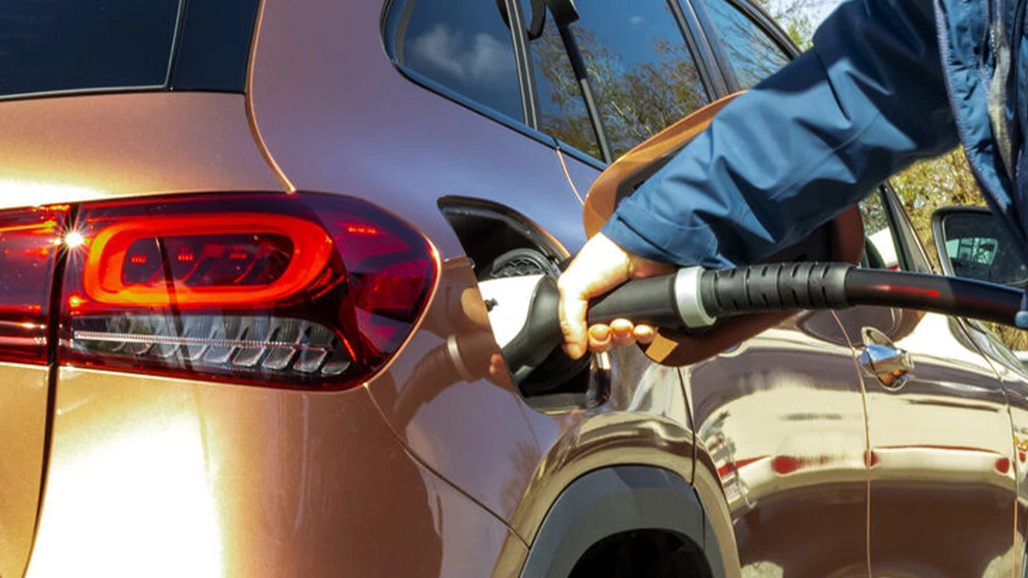 Elektroauto laden: Preis- und Marktanalyse der AK