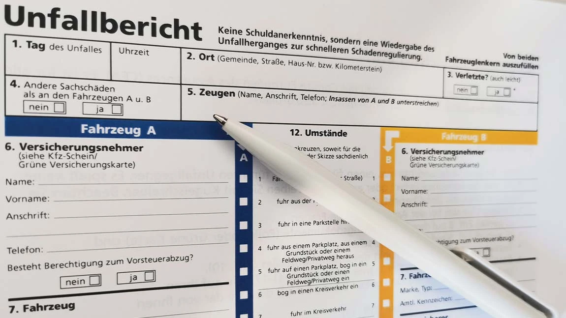 Unfallbericht: Ausfüllhilfe, Vorlage &amp; Infos [2024]