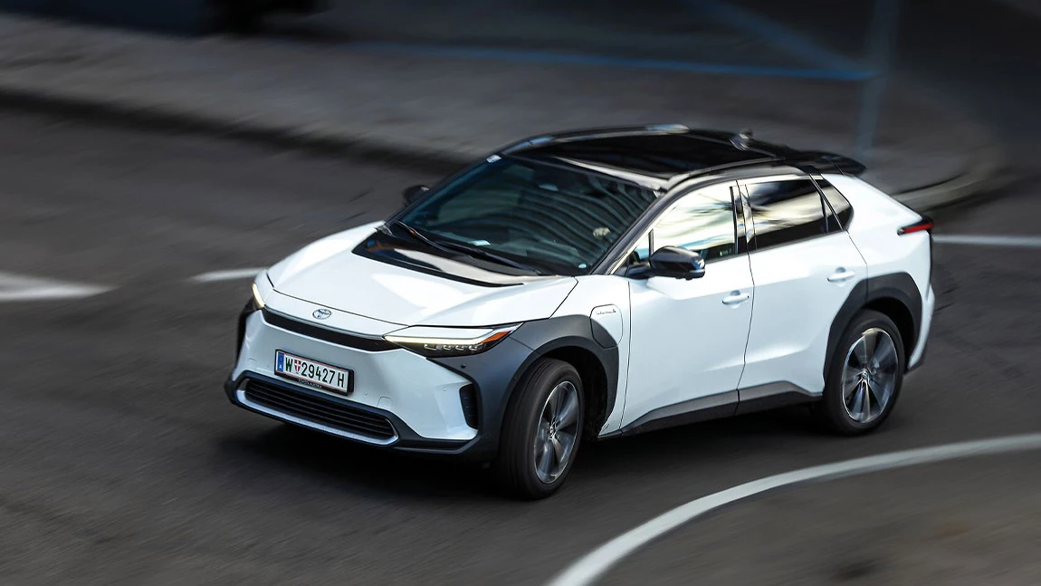 Toyota bZ4X 4WD: bZ4X, SRSLY?