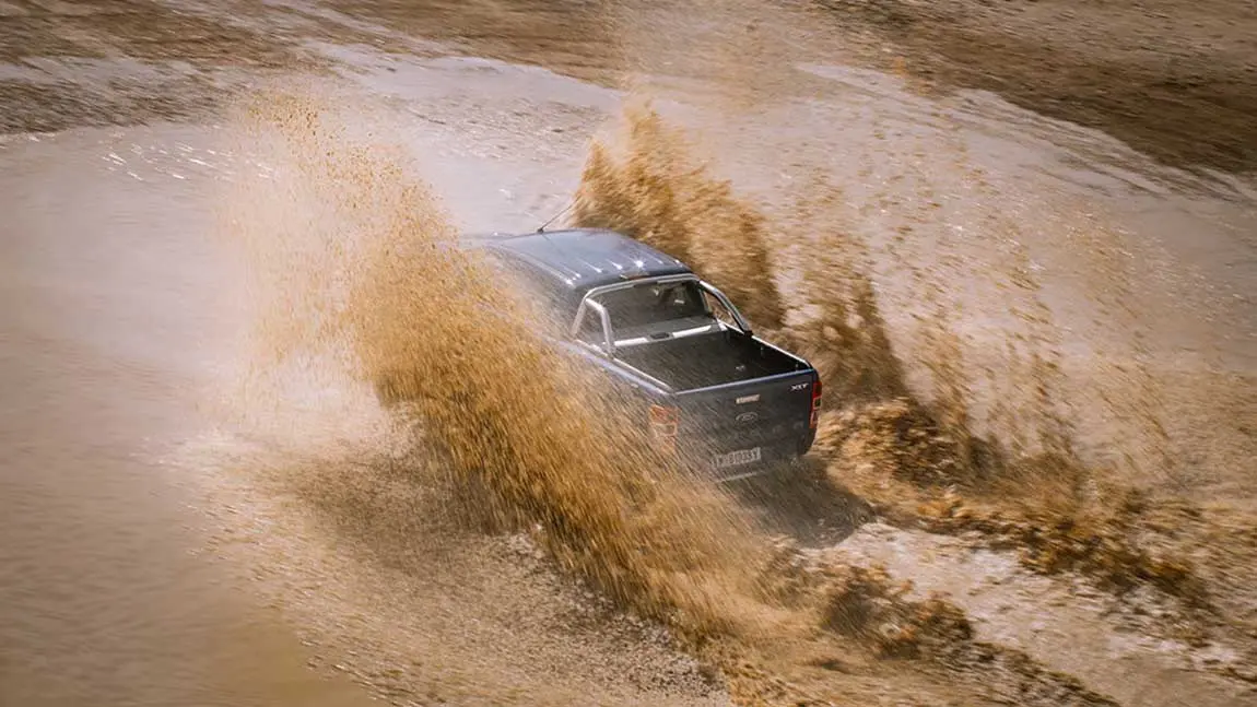Nach dieser Off-Road-Ausfahrt wird eine Autowäsche notwendig sein.