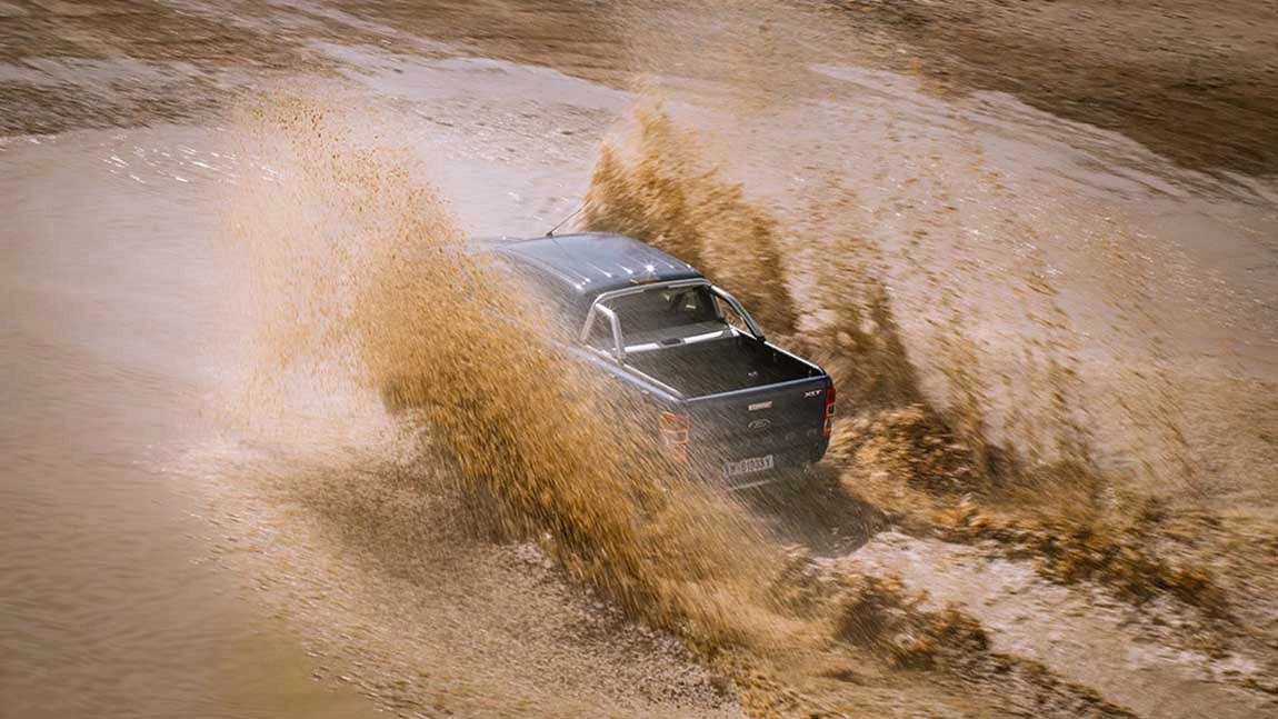 Nach dieser Off-Road-Ausfahrt wird eine Autowäsche notwendig sein.