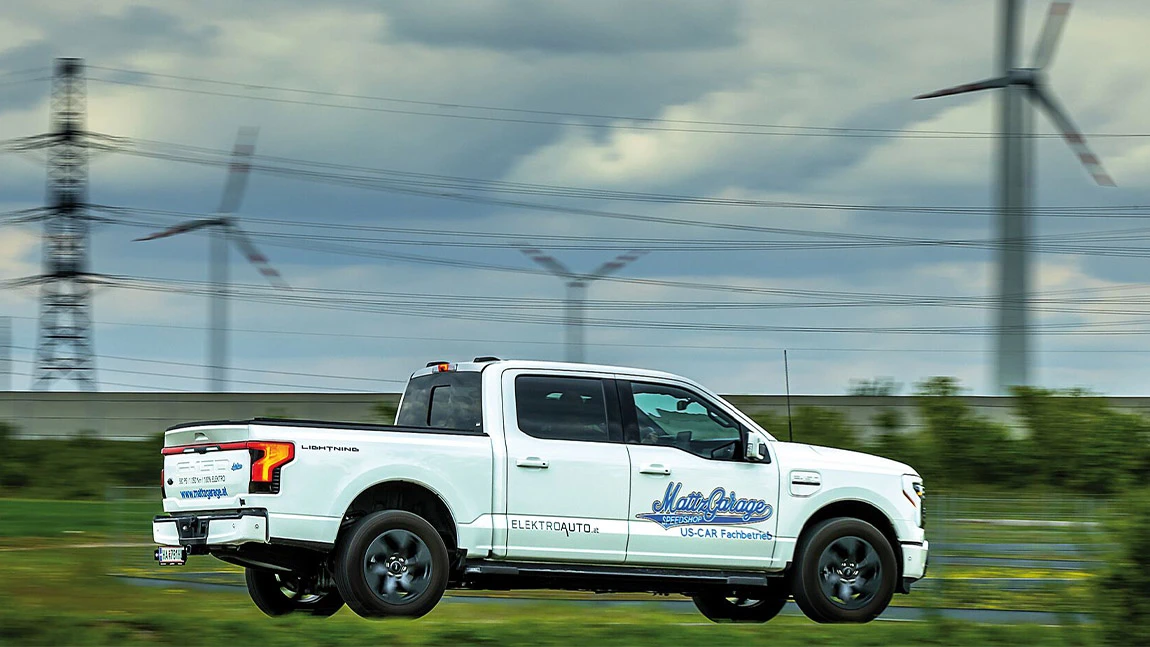 Ford F-150 Lightning: Dickbrettbohren & Almhüttenfüttern