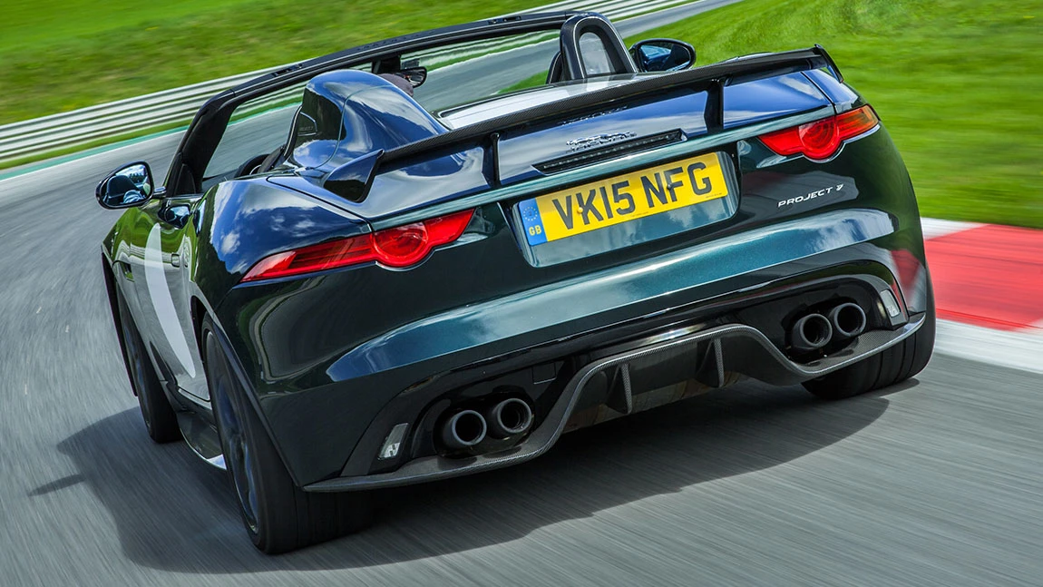 Der Diffusor bei einem Jaguar F-Type Project 7.
