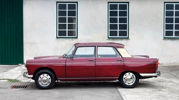 peugeot 404 rot seite