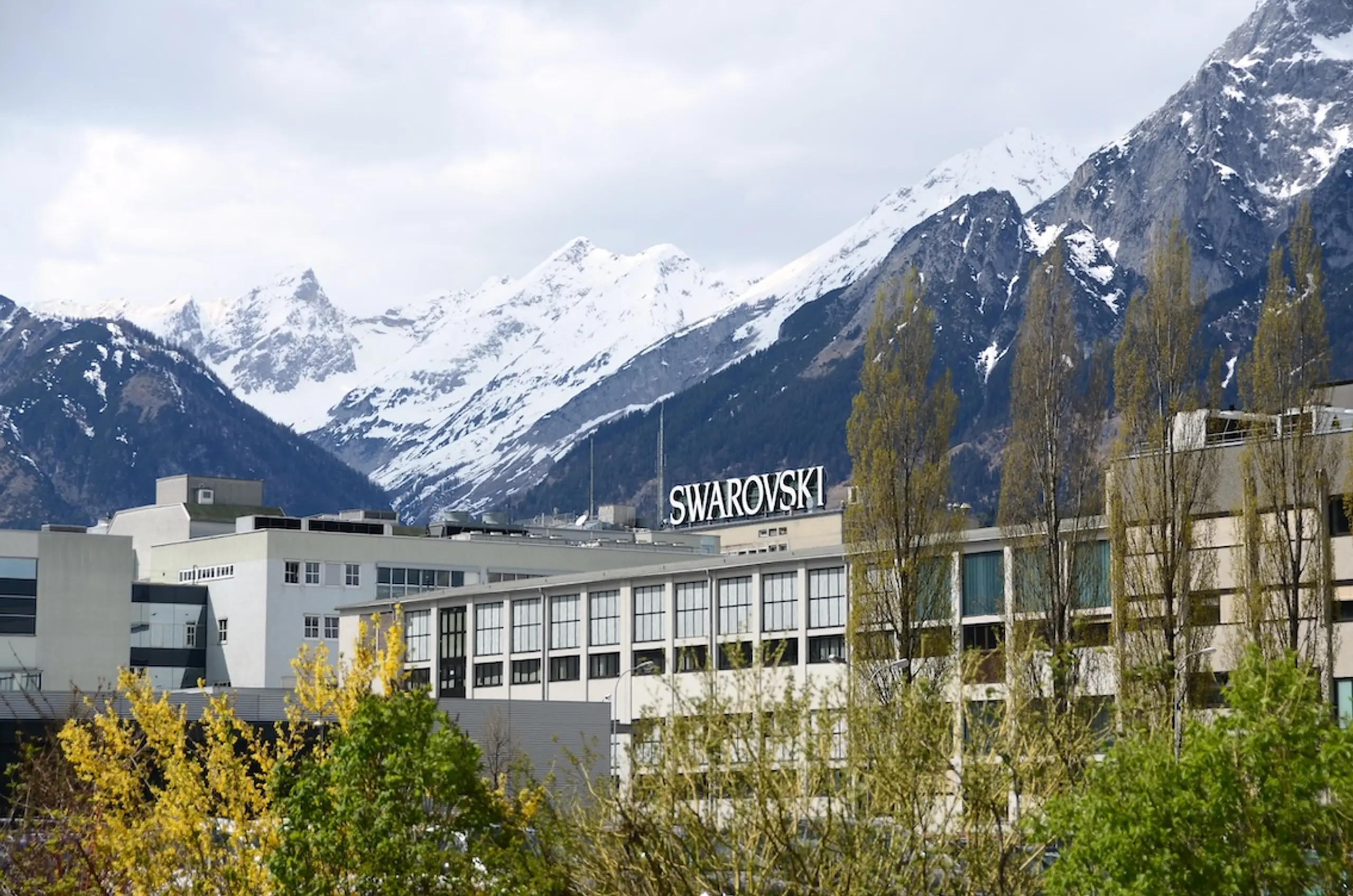 Swarovski: Zurück in der Gewinnzone, Überlegungen zu Jobabbau