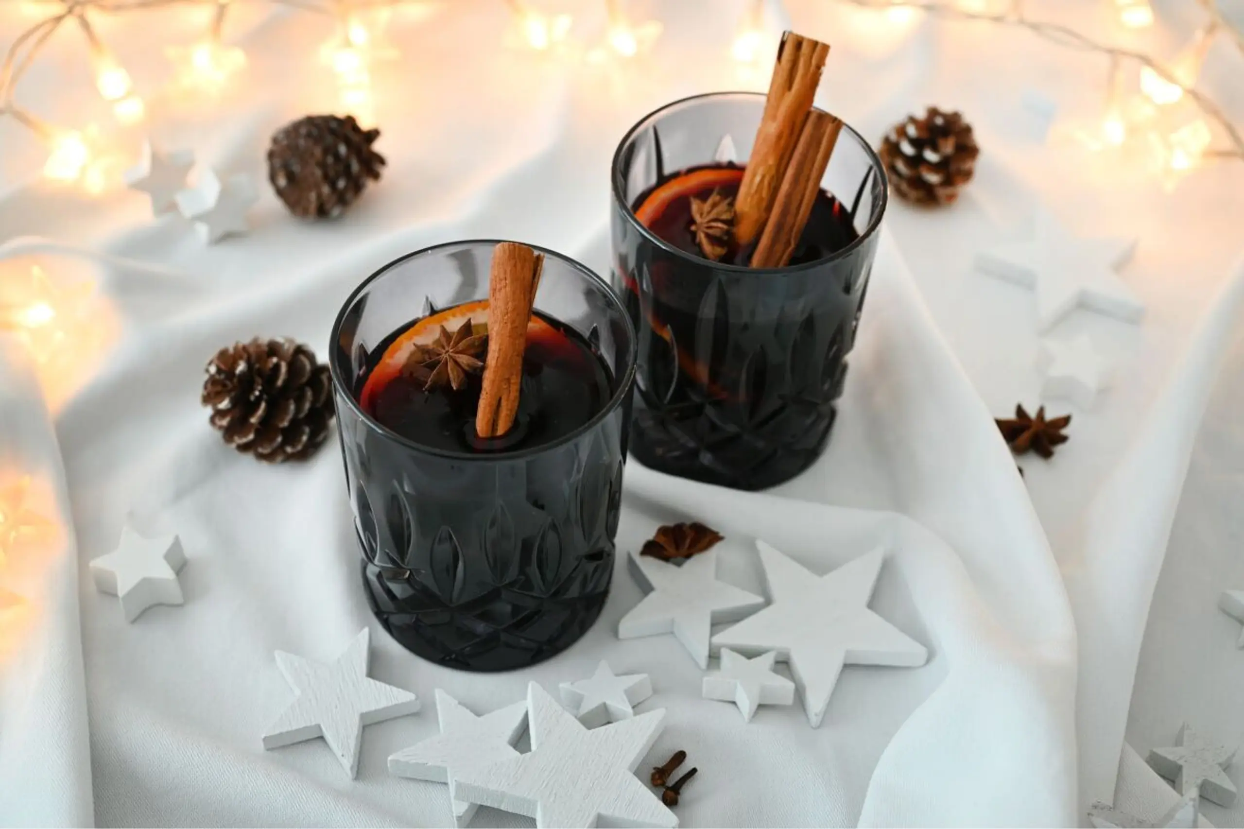 Die Tonkabohne gibt dem selbst gemachten Glühwein eine ganz besondere Note