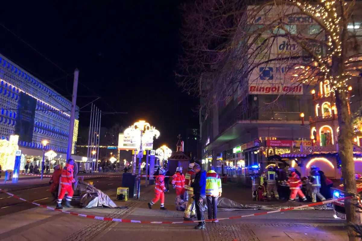 Einsatzkräfte beim Magdeburger Weihnachtsmarkt