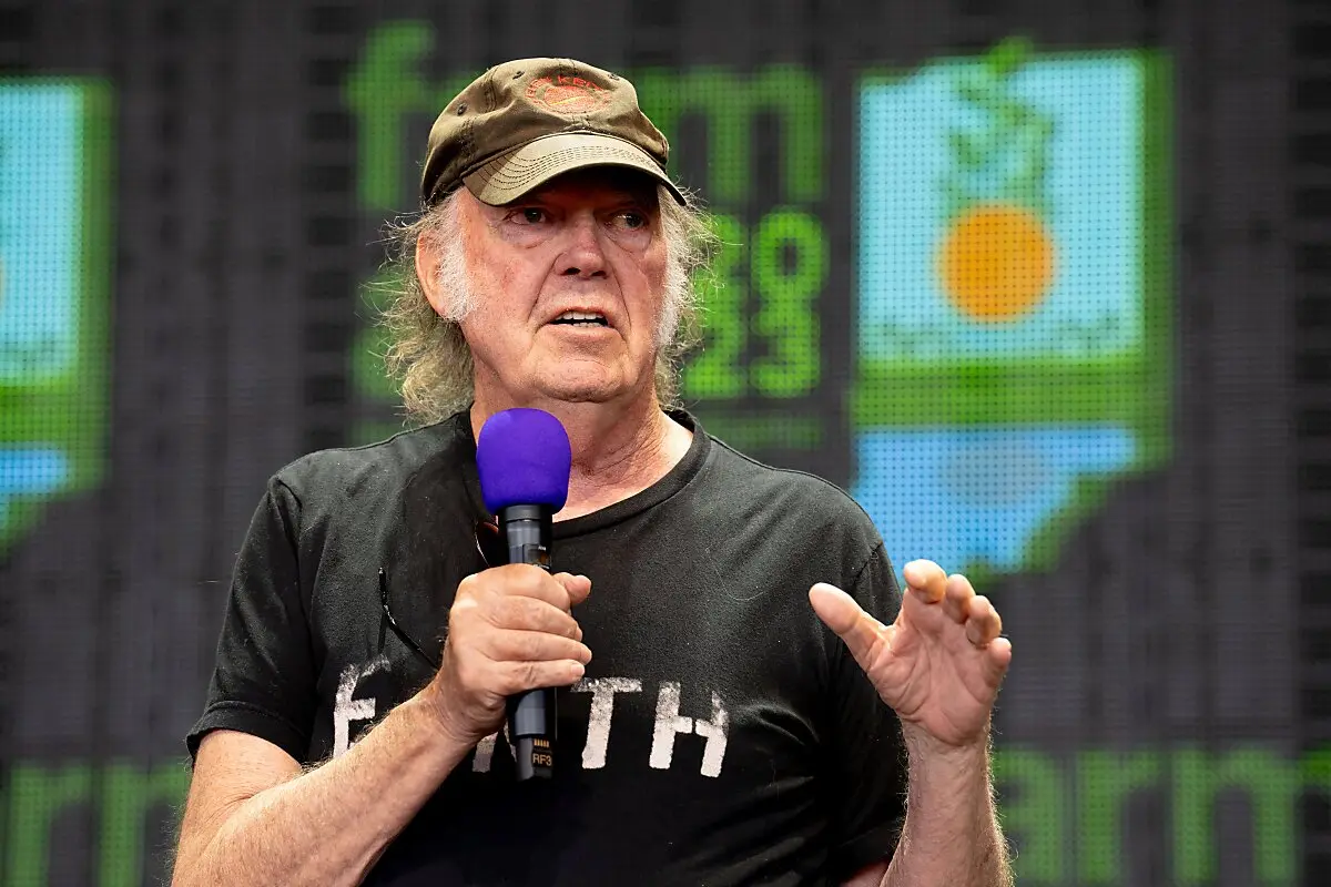 Der Musiker Neil Young ist 79 Jahre alt