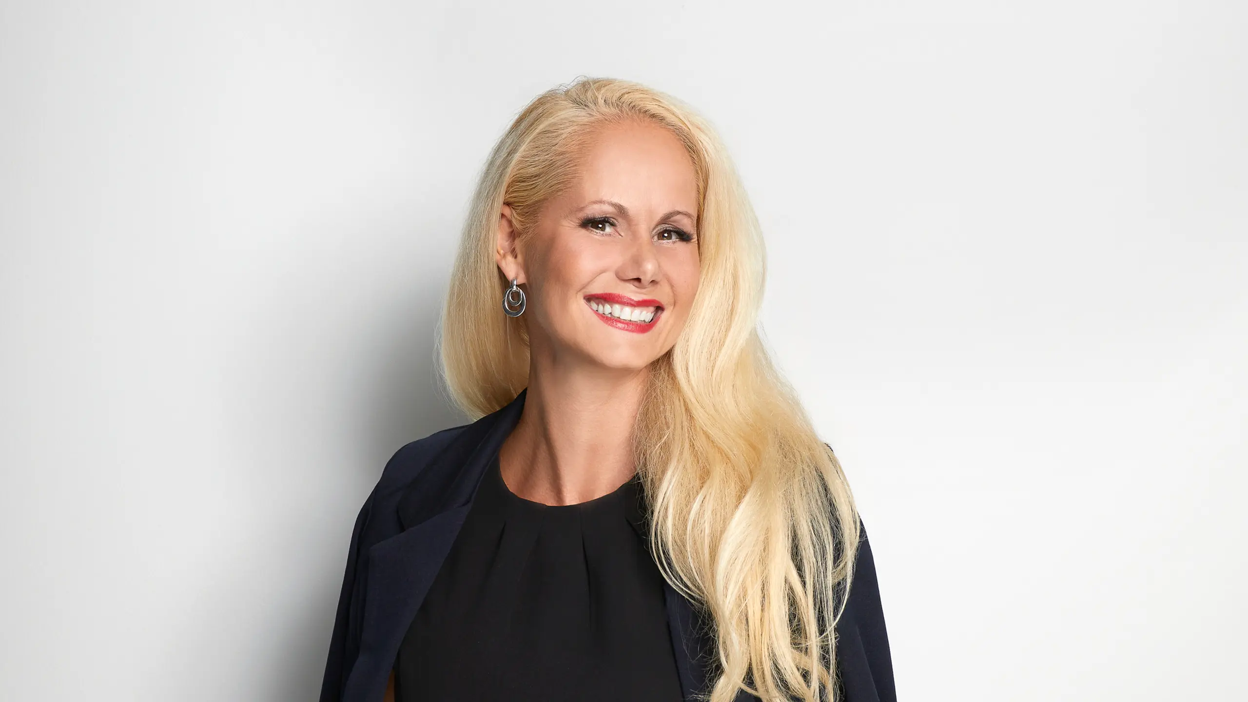 Epamedia-CSO & Bodybuilderin Claudia Mohr-Stradner