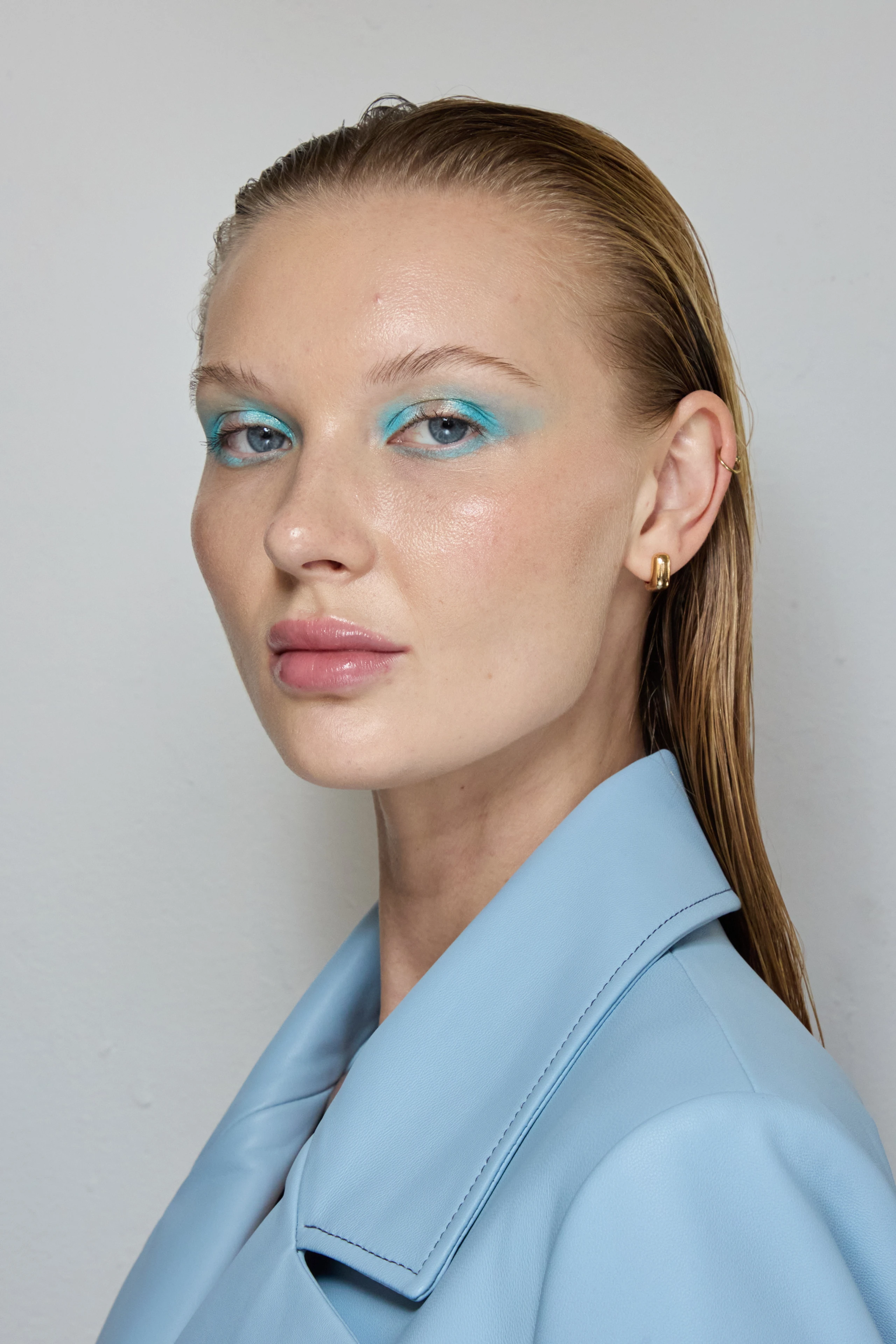 © Launchmetrics.com Blurred image background