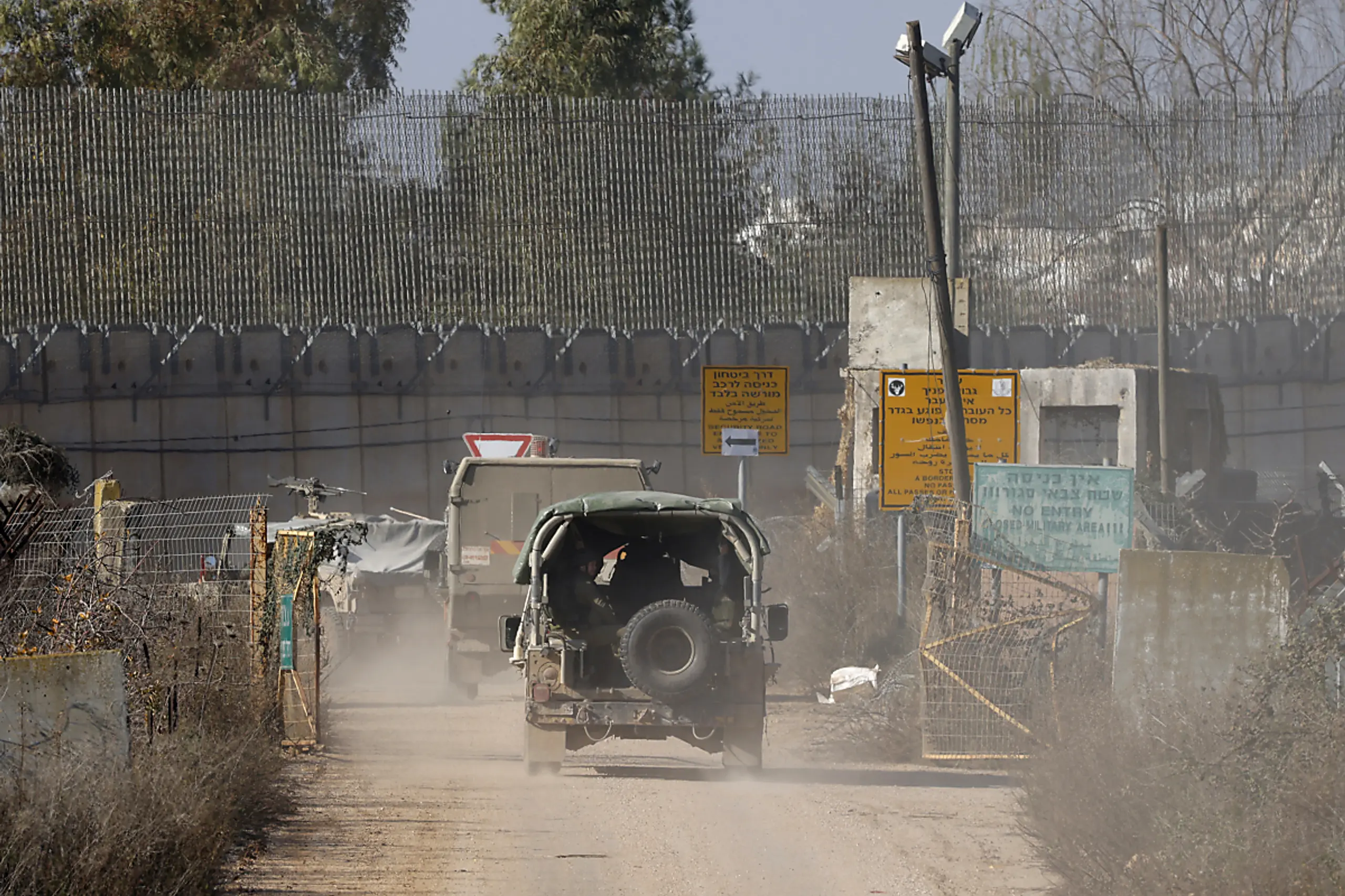 Fahrzeug der israelischen Armee an der Grenze zum Libanon