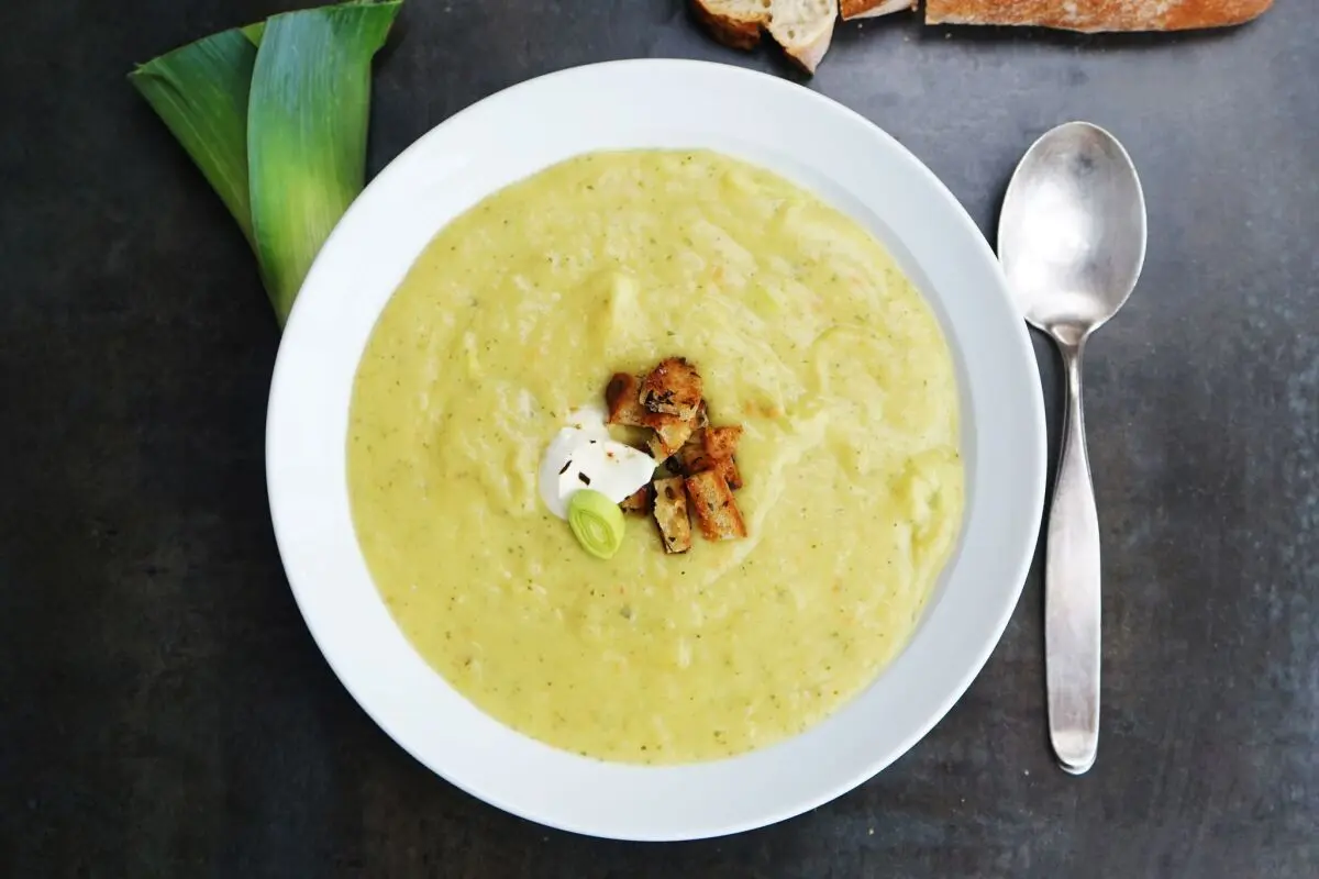 Kartoffeln und Lauch ergeben eine cremige Suppe