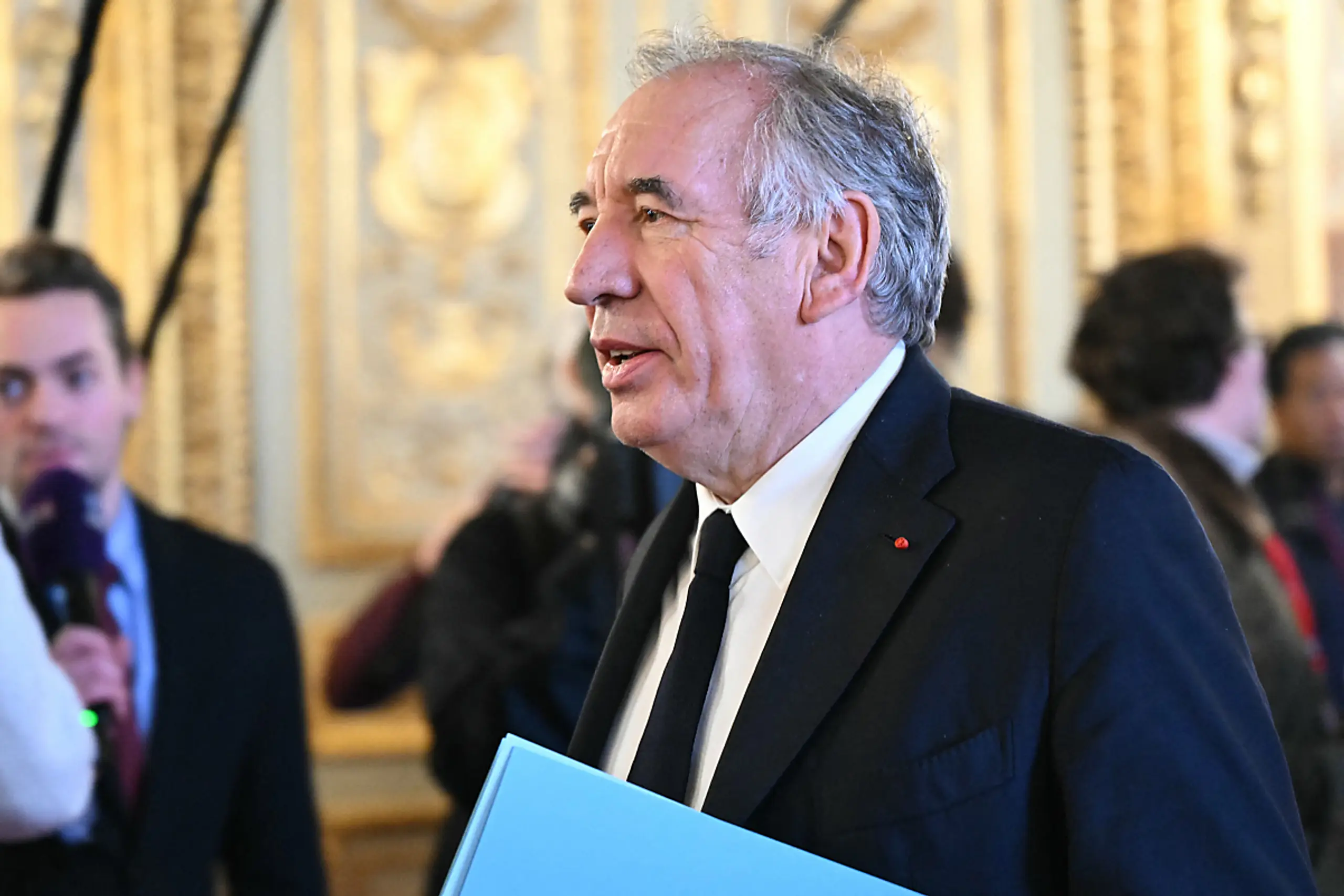 François Bayrou dürfte Votum überstehen