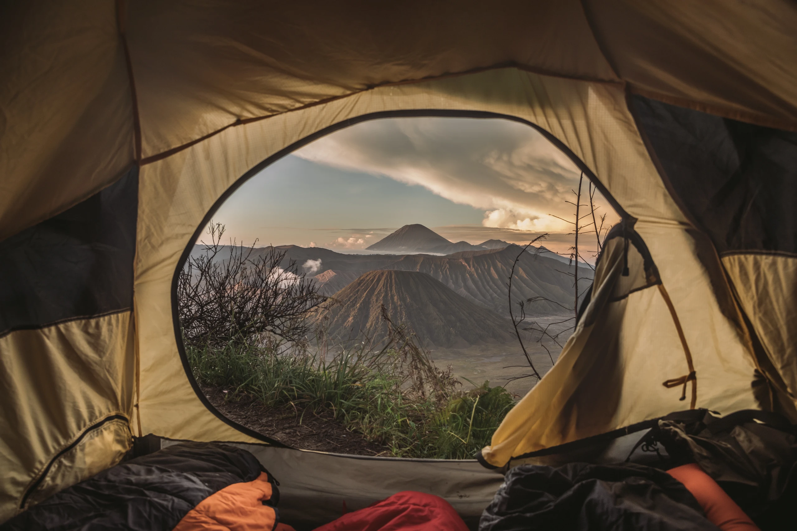 © Leander Nardin/Life on the Road/Gestalten 2025 Blurred image background