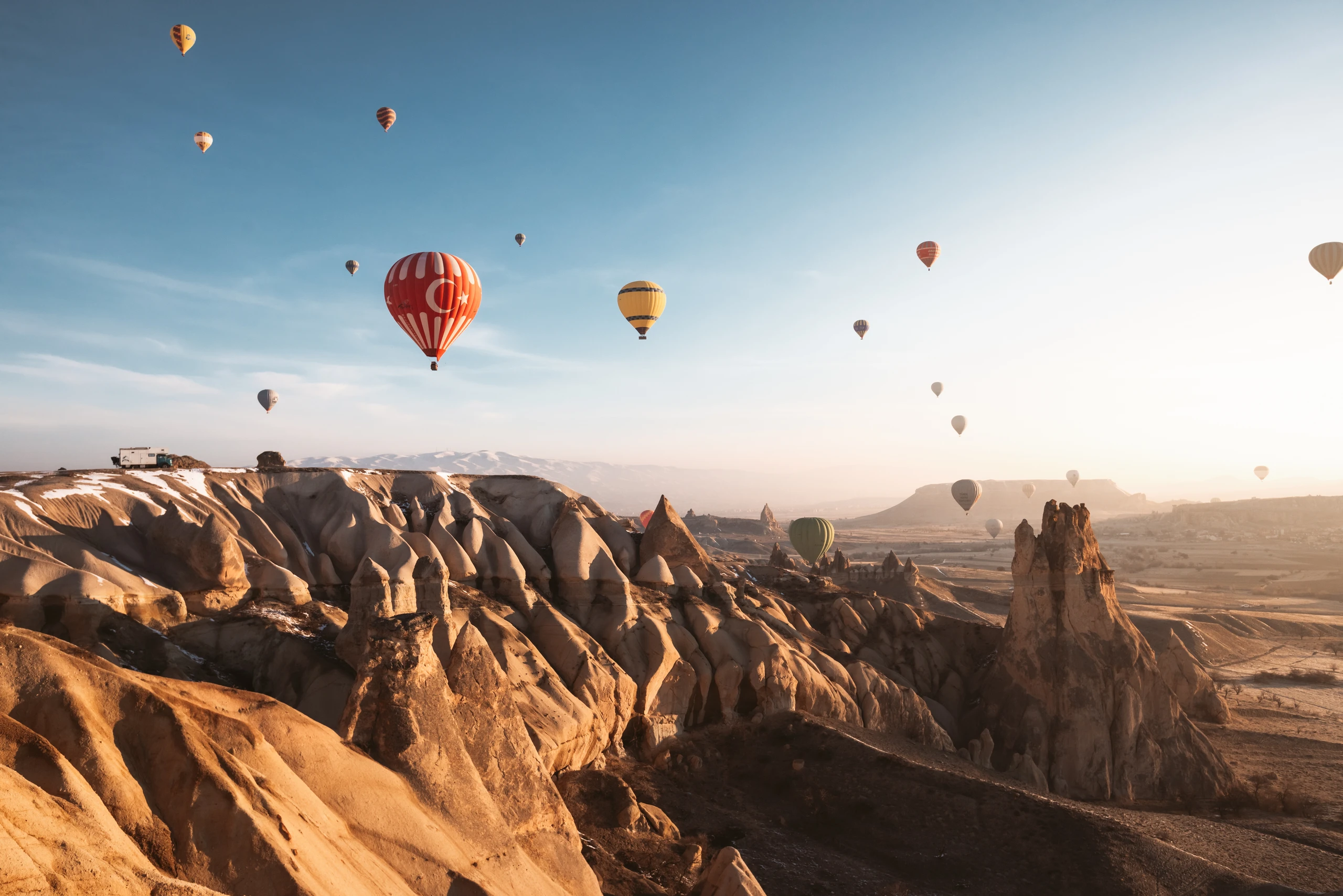 © Leander Nardin/Life on the Road/Gestalten 2025 Blurred image background