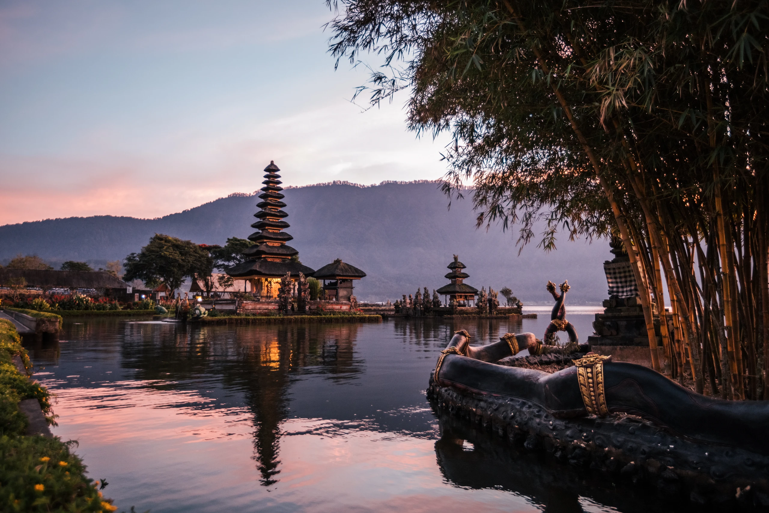 © Leander Nardin/Life on the Road/Gestalten 2025 Blurred image background