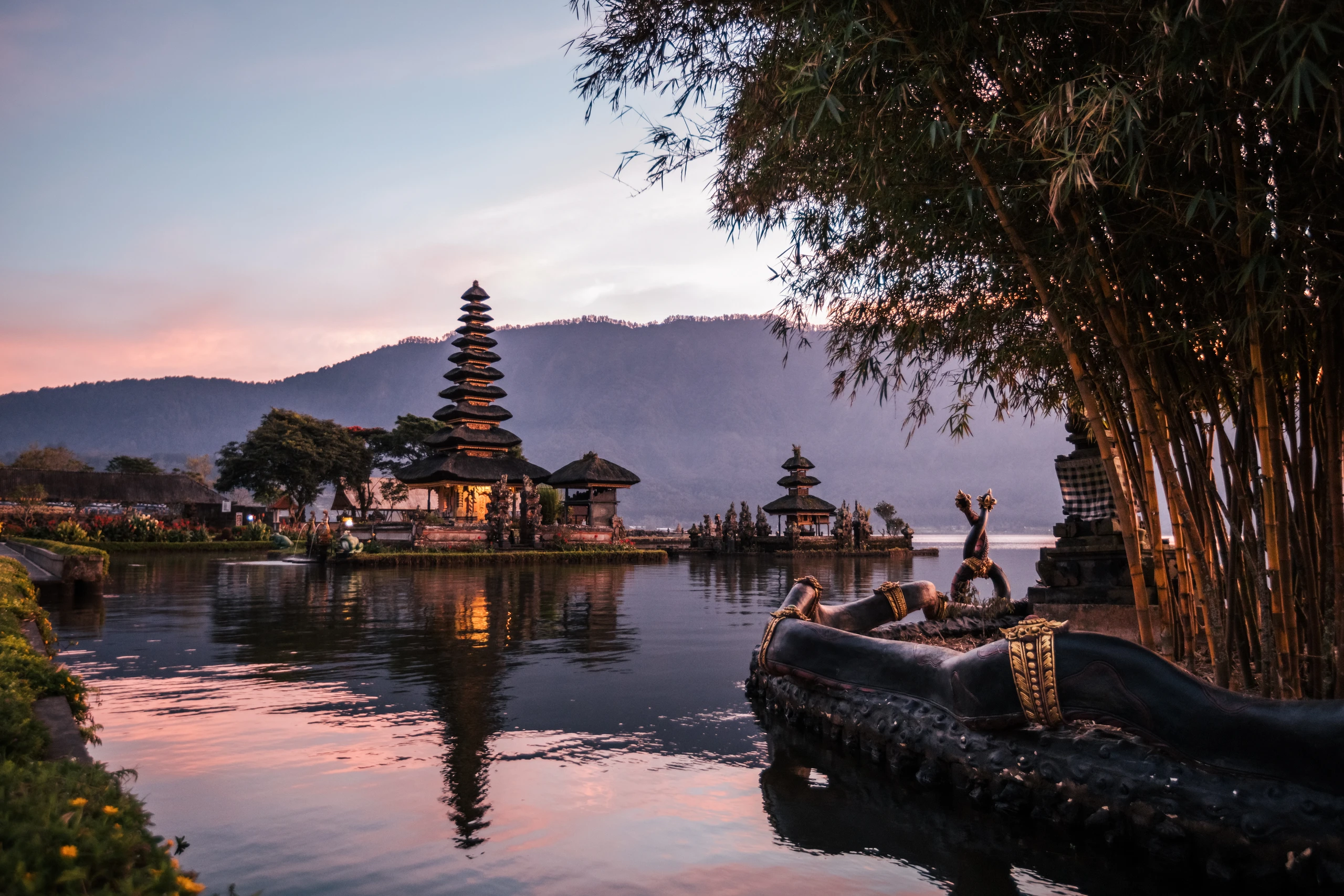 © Leander Nardin/Life on the Road/Gestalten 2025 Blurred image background