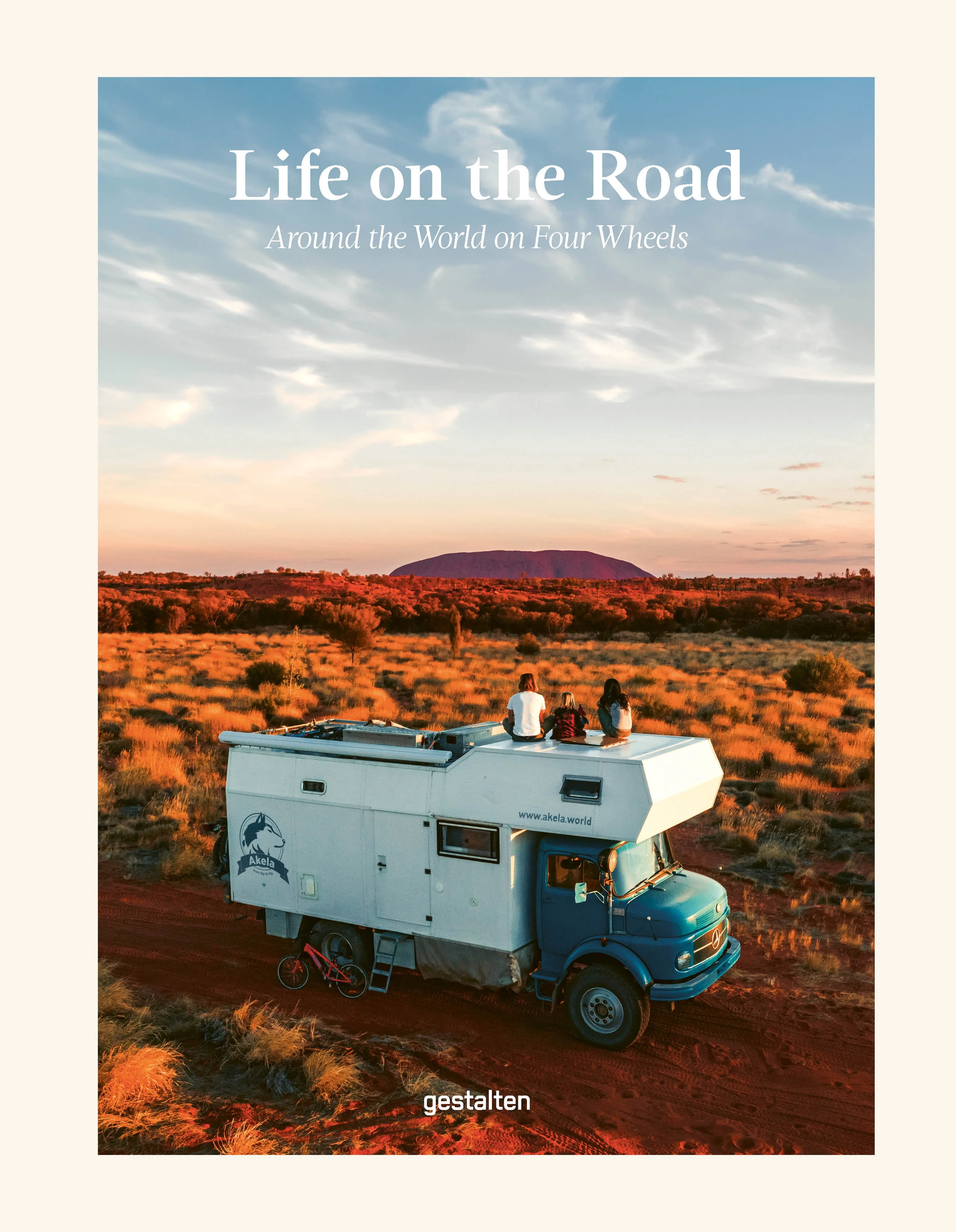 © Leander Nardin/Life on the Road/Gestalten 2025 Blurred image background