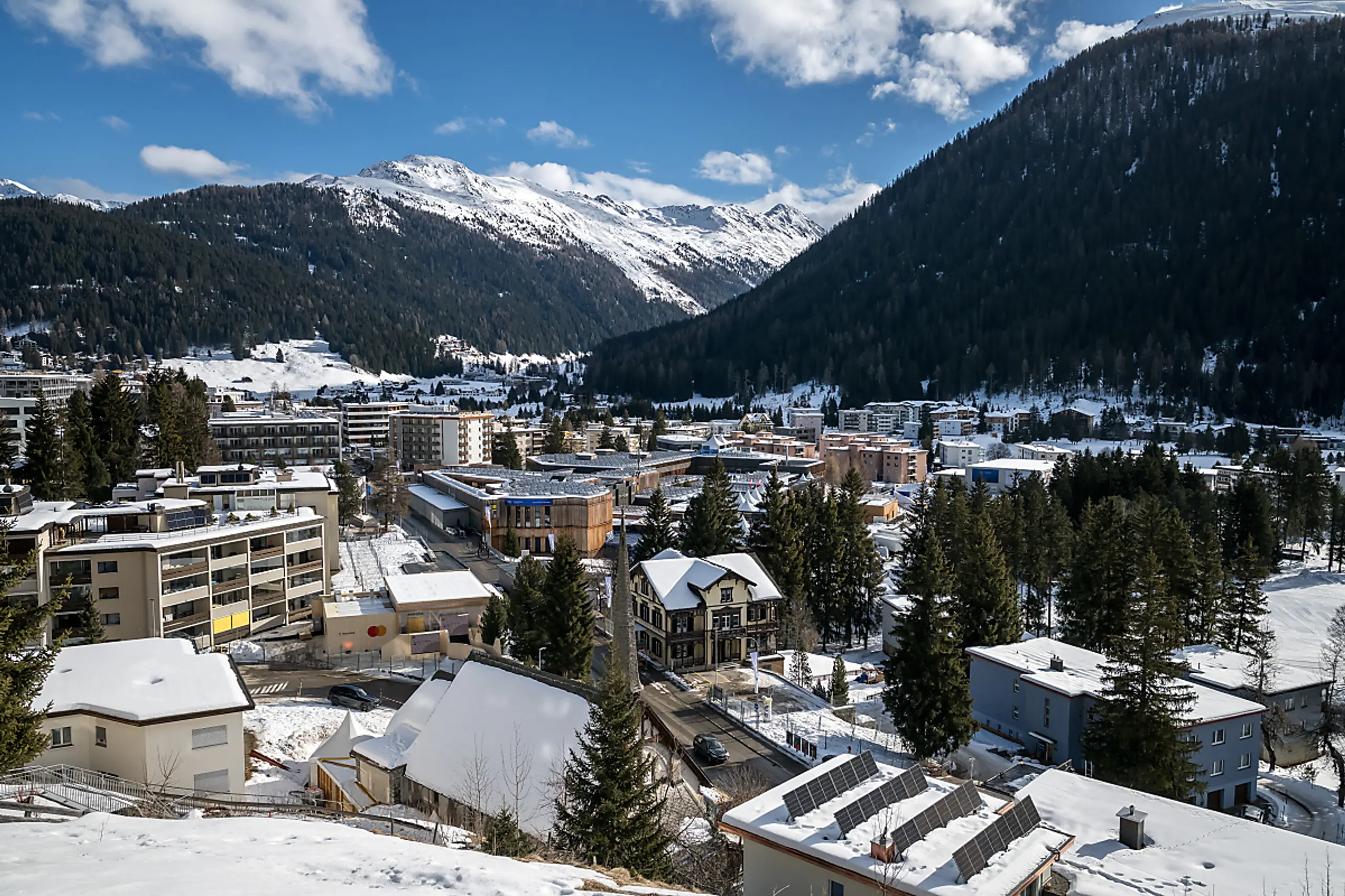 Forum steigt in den Schweizer Alpen