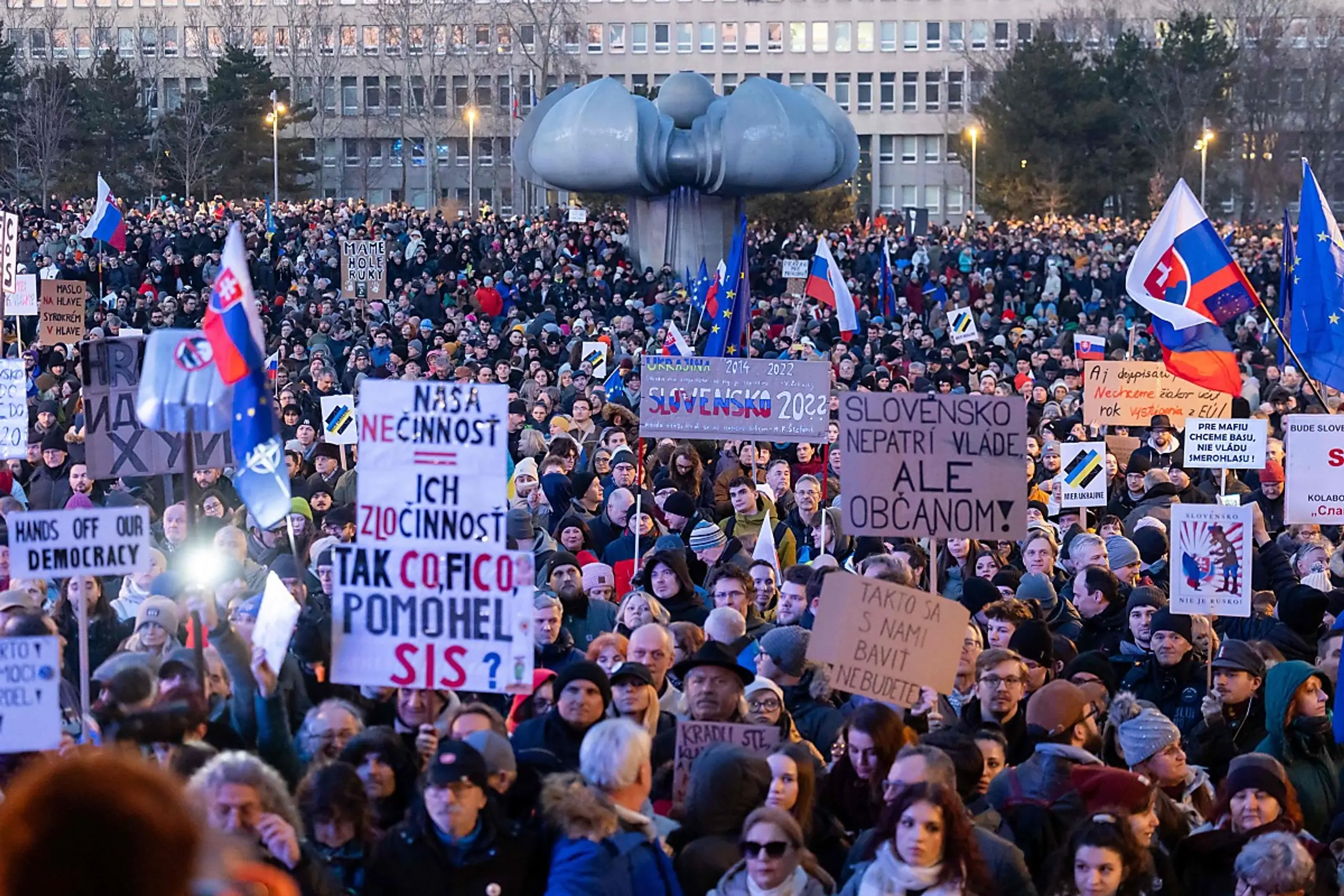 Großdemo gegen prorussischen Regierungschef Fico in Bratislava