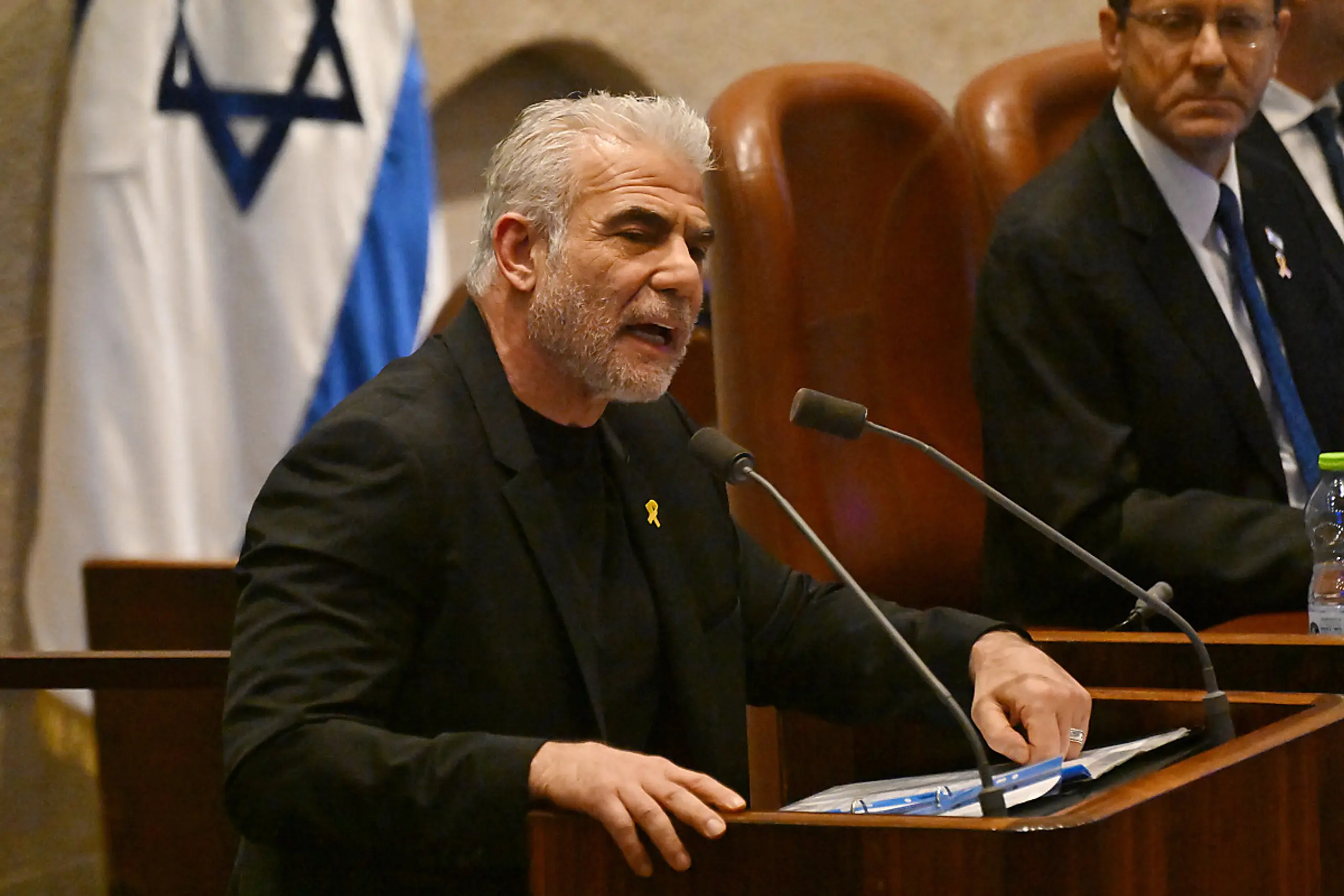 Yair Lapid attackiert Regierung