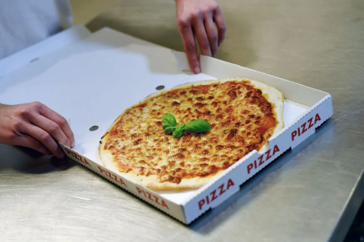 Zehn Pizzakartons hat "!Öko-Test" auf Bisphenole untersucht