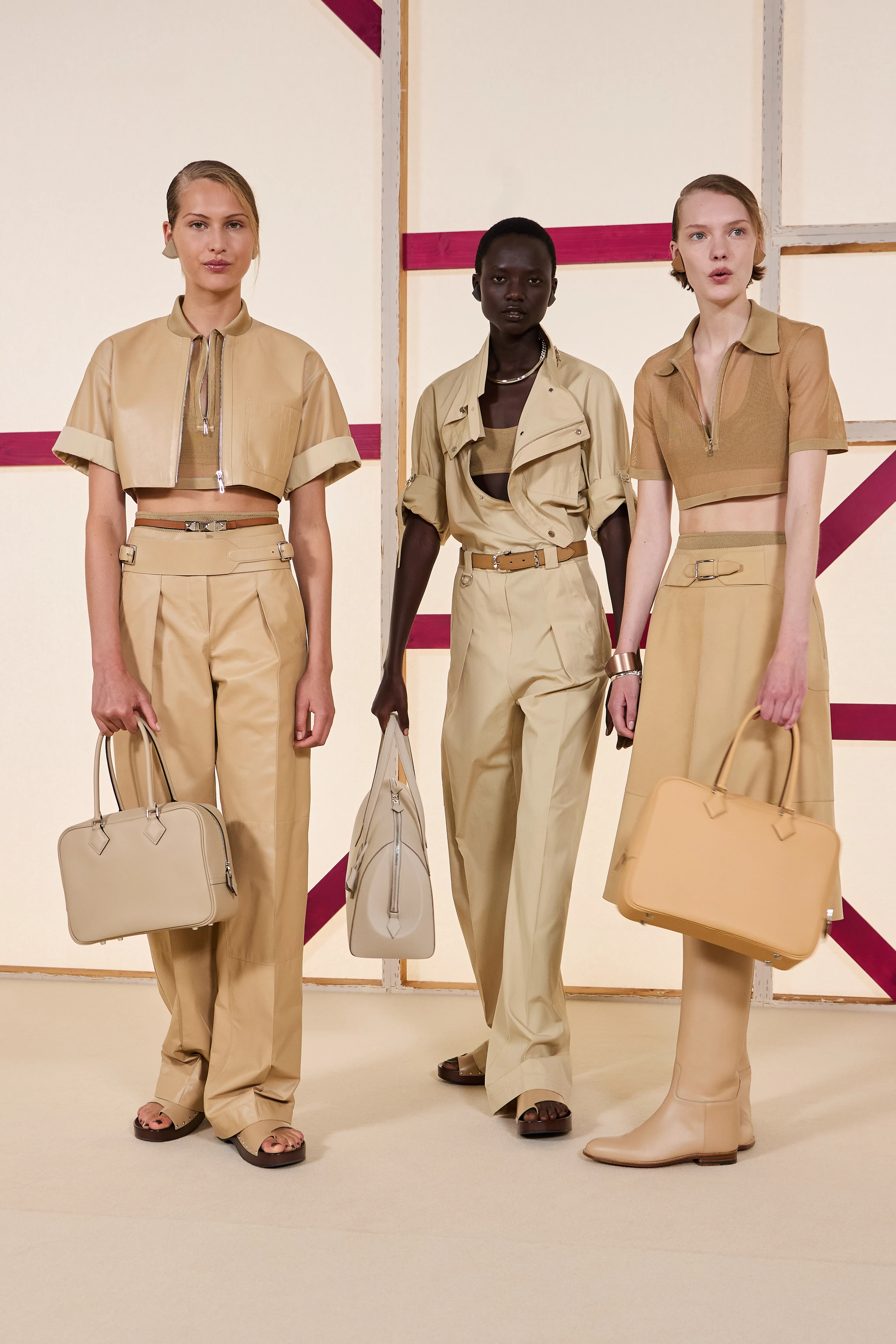 Frauen, beige Mode, Highfashion, Fashionweek