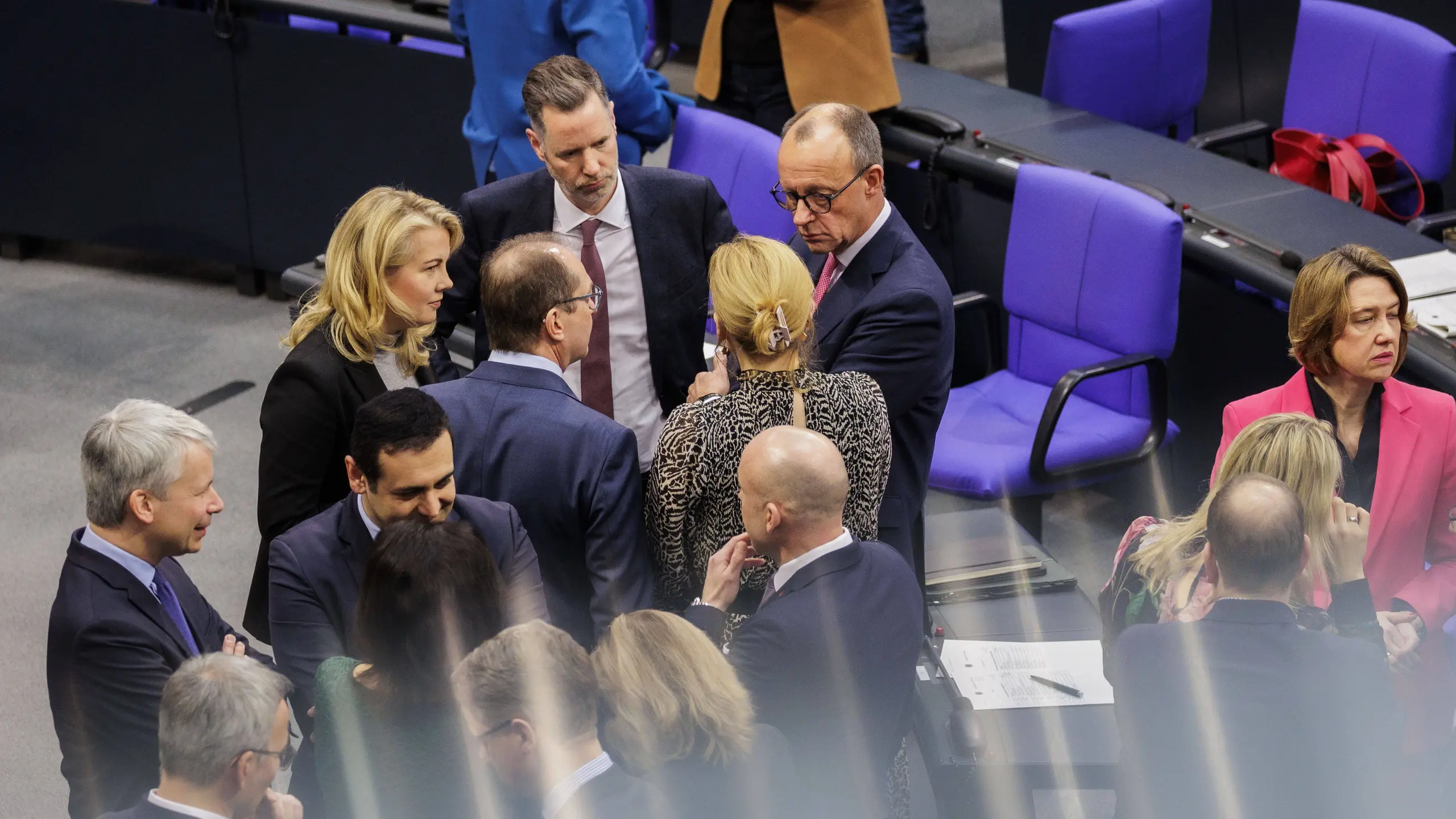 Friedrich Merz mit der CDU/CSU-Fraktion im deutschen Bundestag