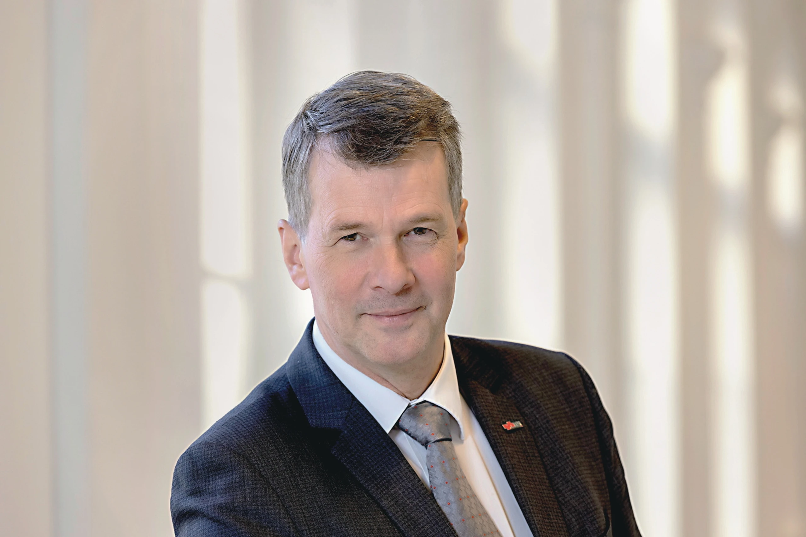 © Helmut Lunghammer Blurred image background