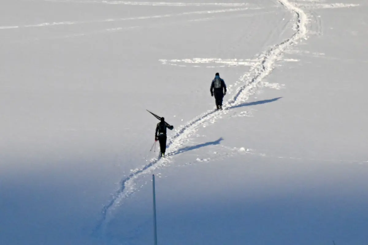 Winterwanderer sollten warme Kleidung und feste Schuhe tragen
