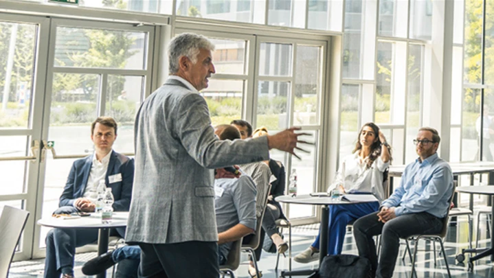 Business Cross Mentoring Executive Development Programm