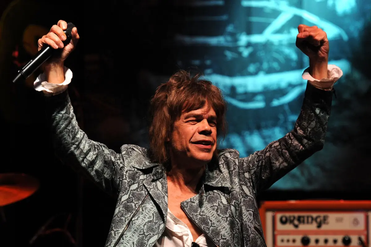 Sänger der New York Dolls bei einem Auftritt 2011