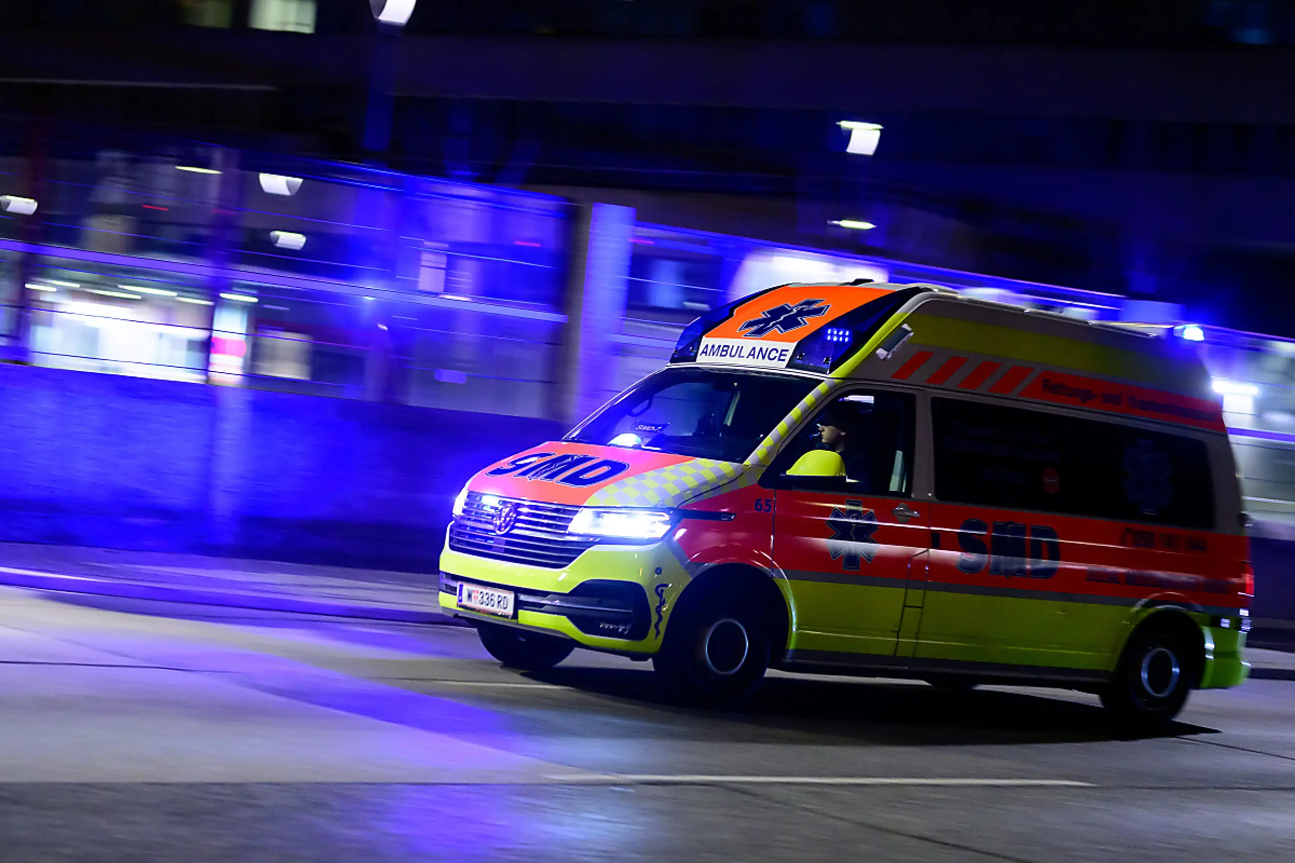 Die Rettung brachte die Frau in ein Spital