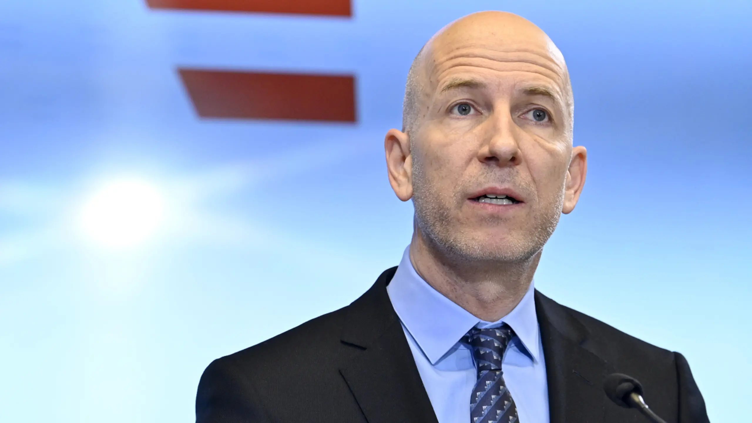 Arbeitsminister Martin Kocher: Aufwärtstrend bei Rot-Weiß-Rot-Karte