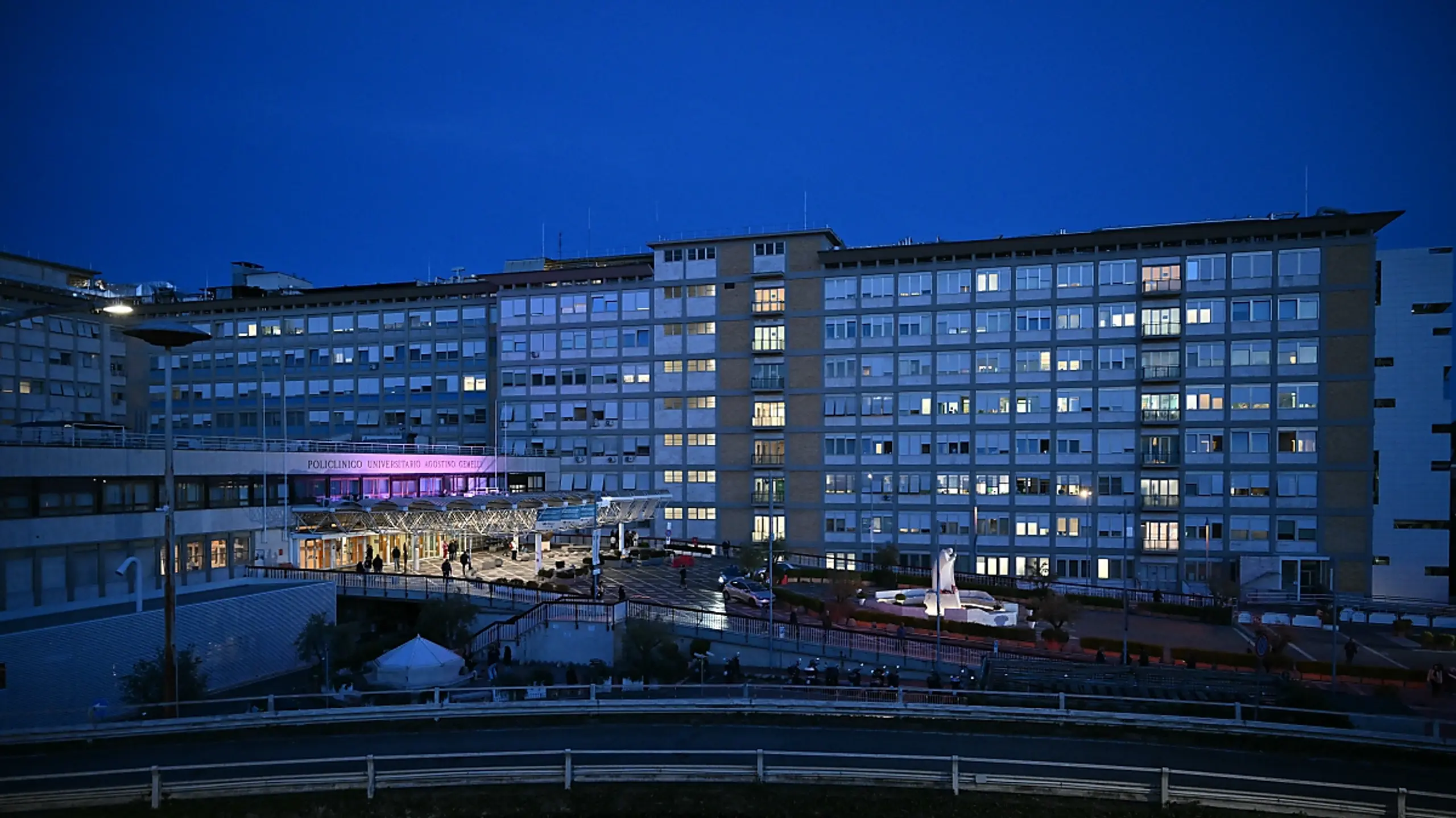 Der Papst hat im Spital eine ruhige Nacht verbracht