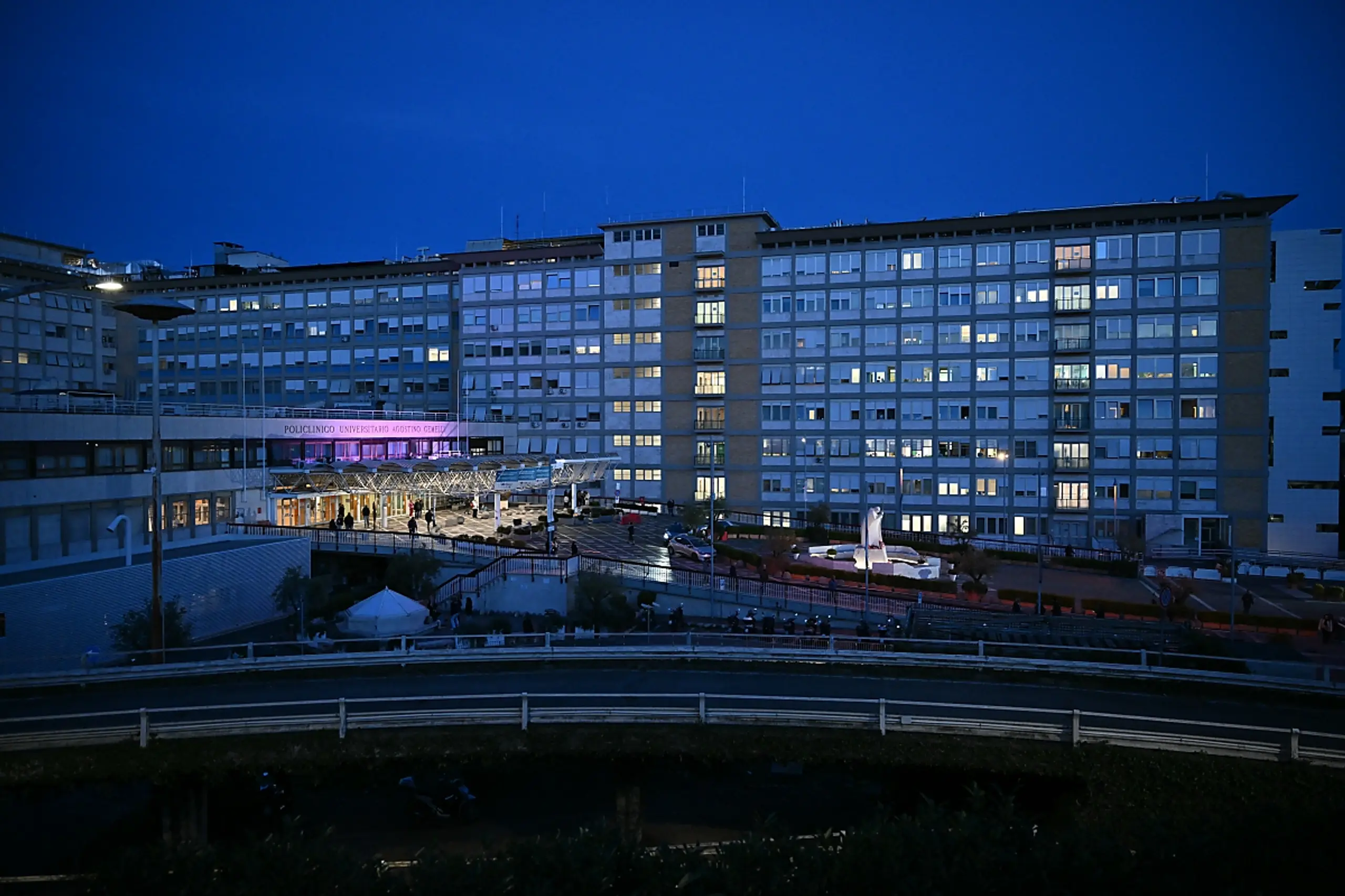 Der Papst hat im Spital eine ruhige Nacht verbracht