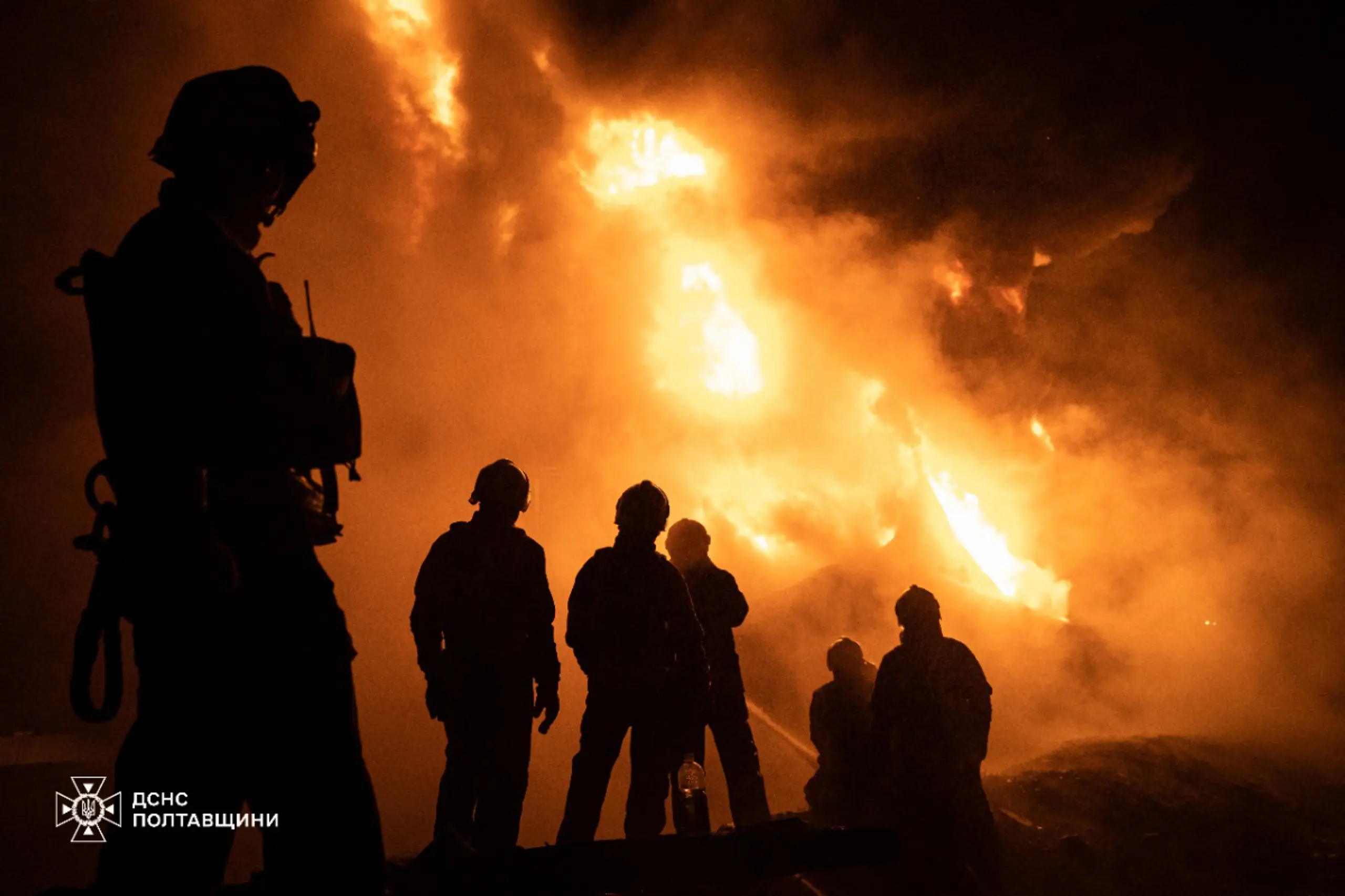 Immer wieder brechen wegen der Kämpfe große Feuer aus