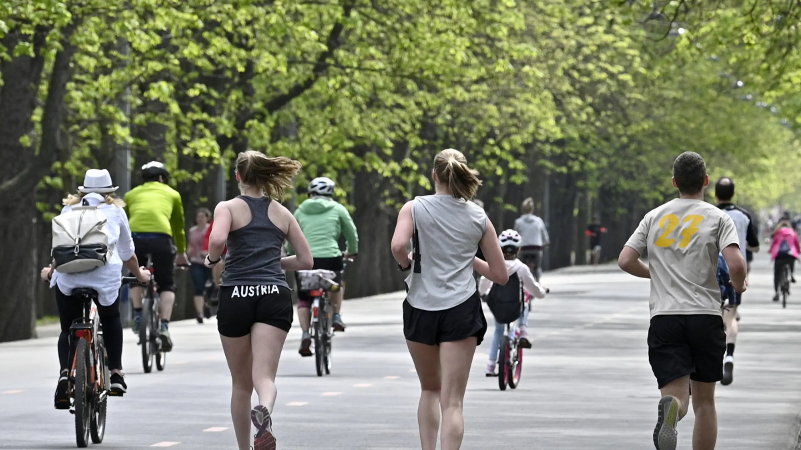 Bei Lauftrainings können sich Frauen auf Event vorbereiten