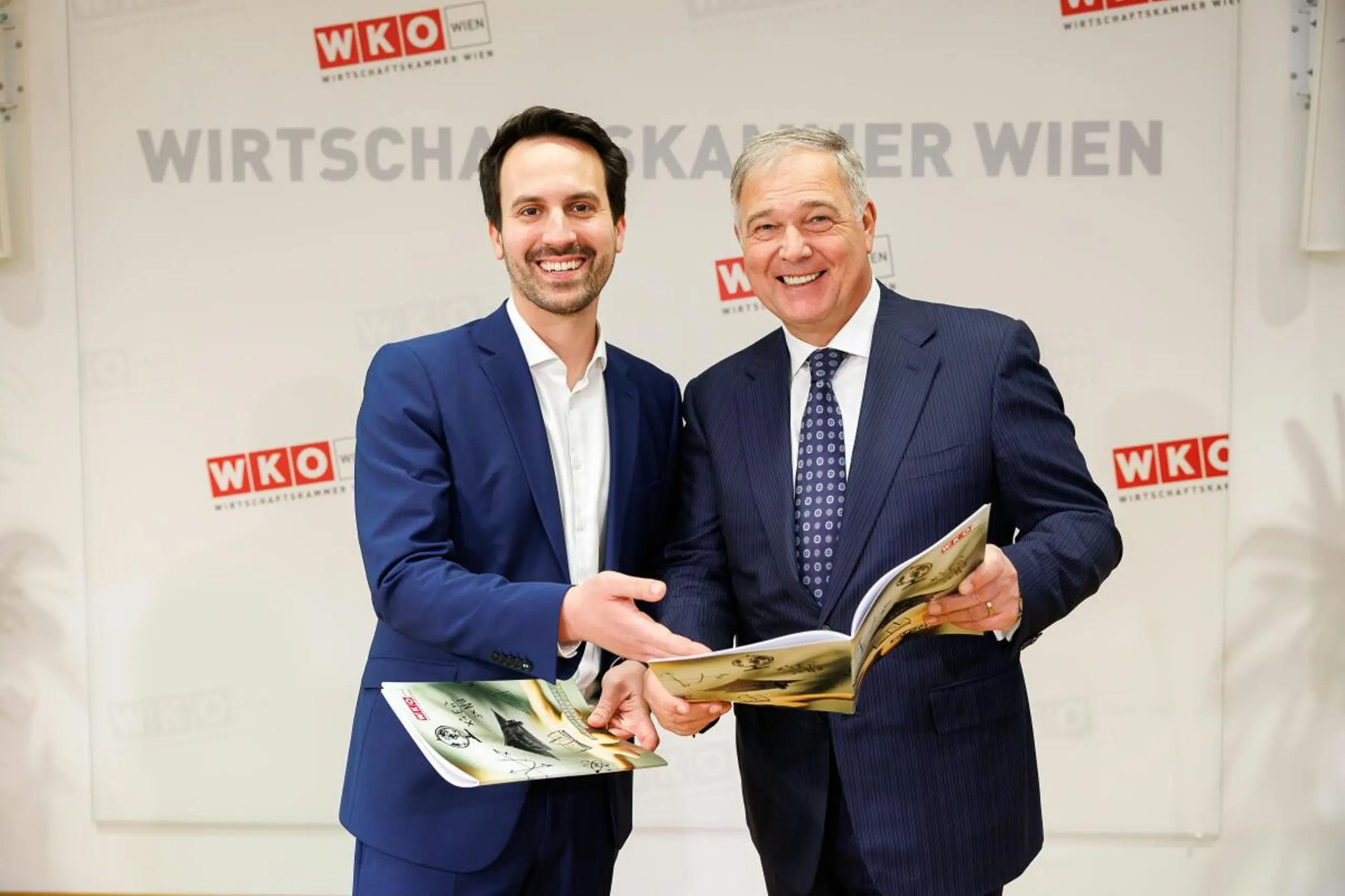 Christoph Wiederkehr und Walter Ruck mit der Bildungsbedarfsanalyse