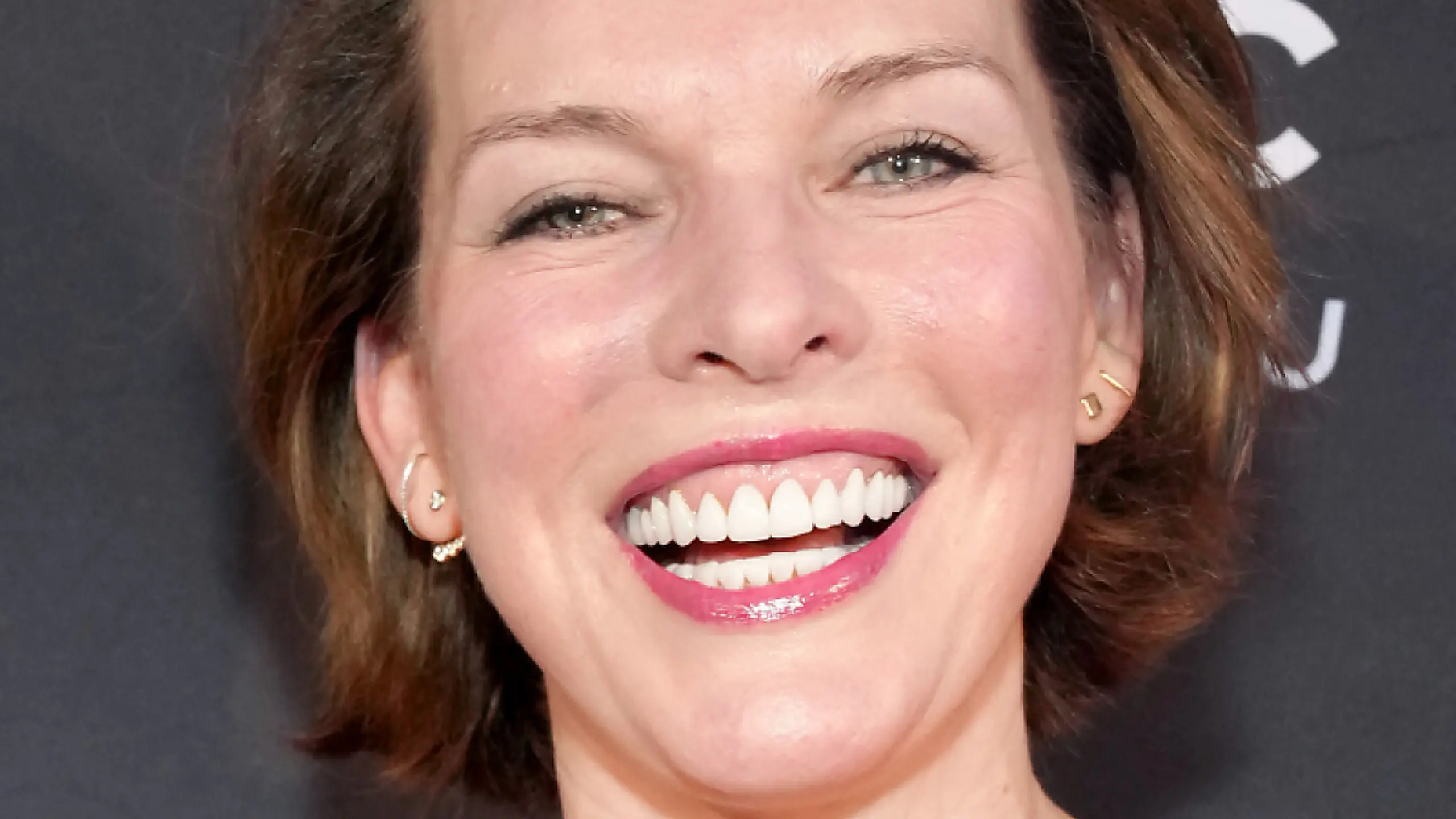 Milla Jovovich spielt eine Zauberin