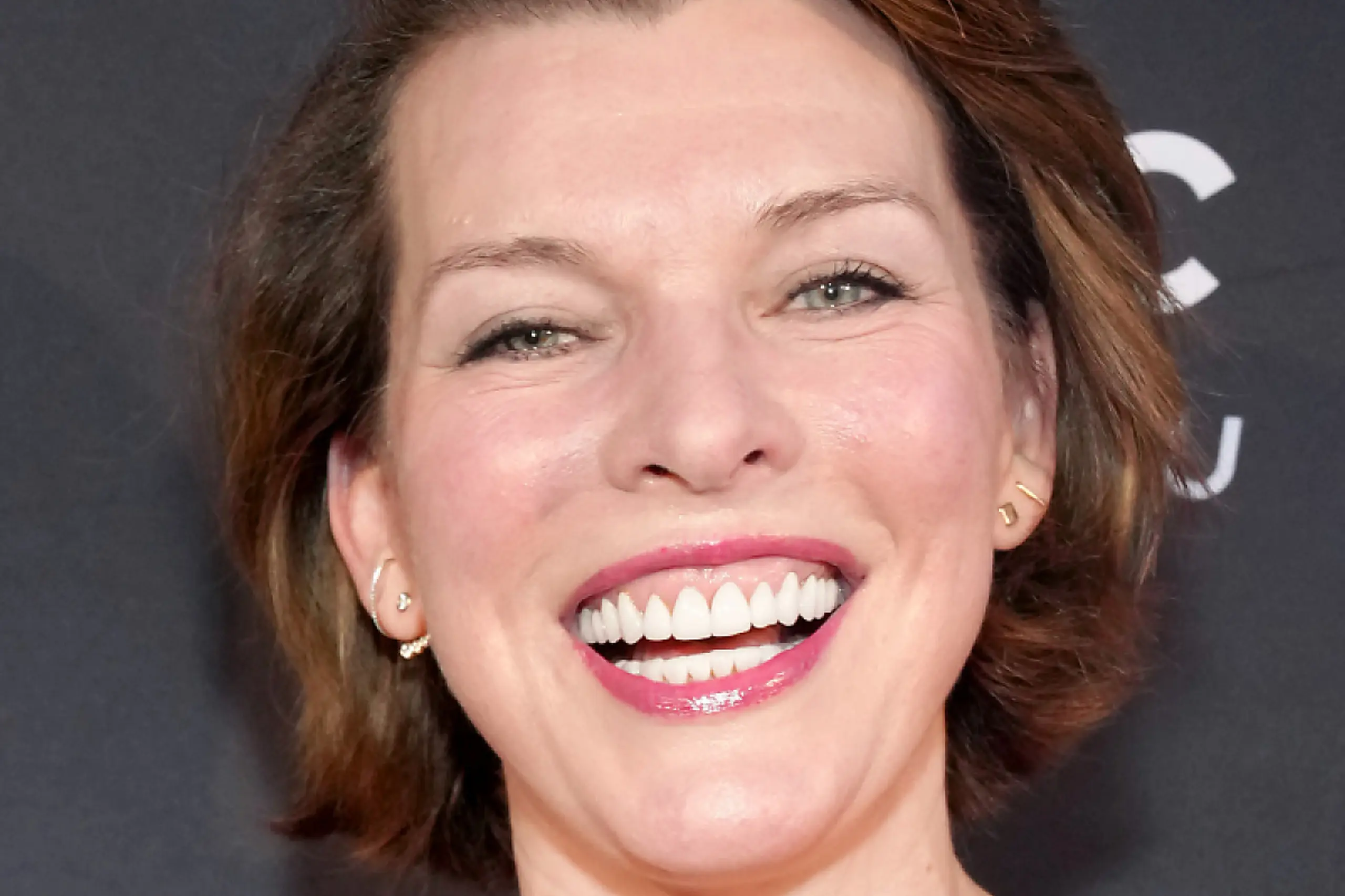 Milla Jovovich spielt eine Zauberin